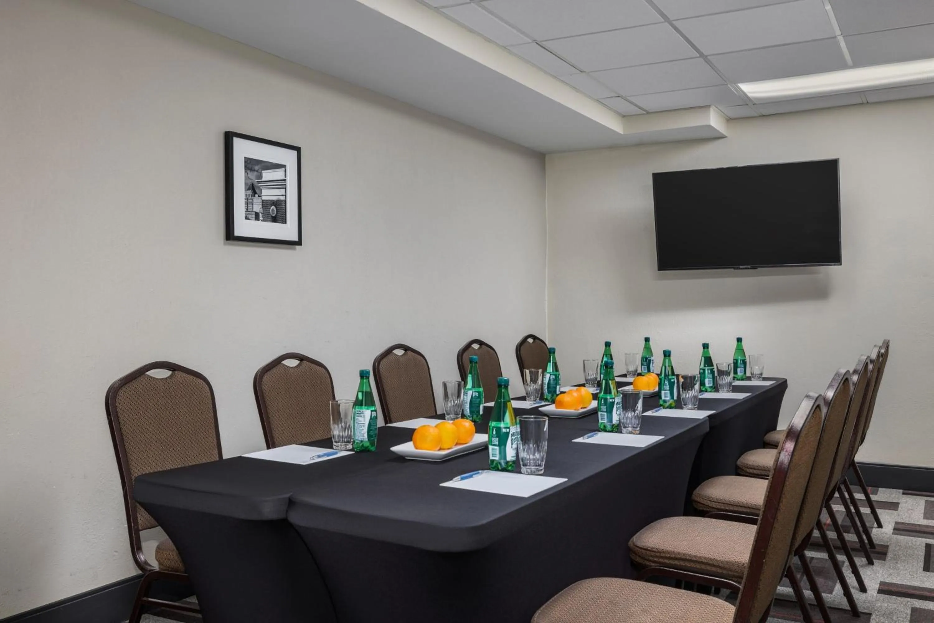 Meeting/conference room in Four Points by Sheraton Greensboro Airport