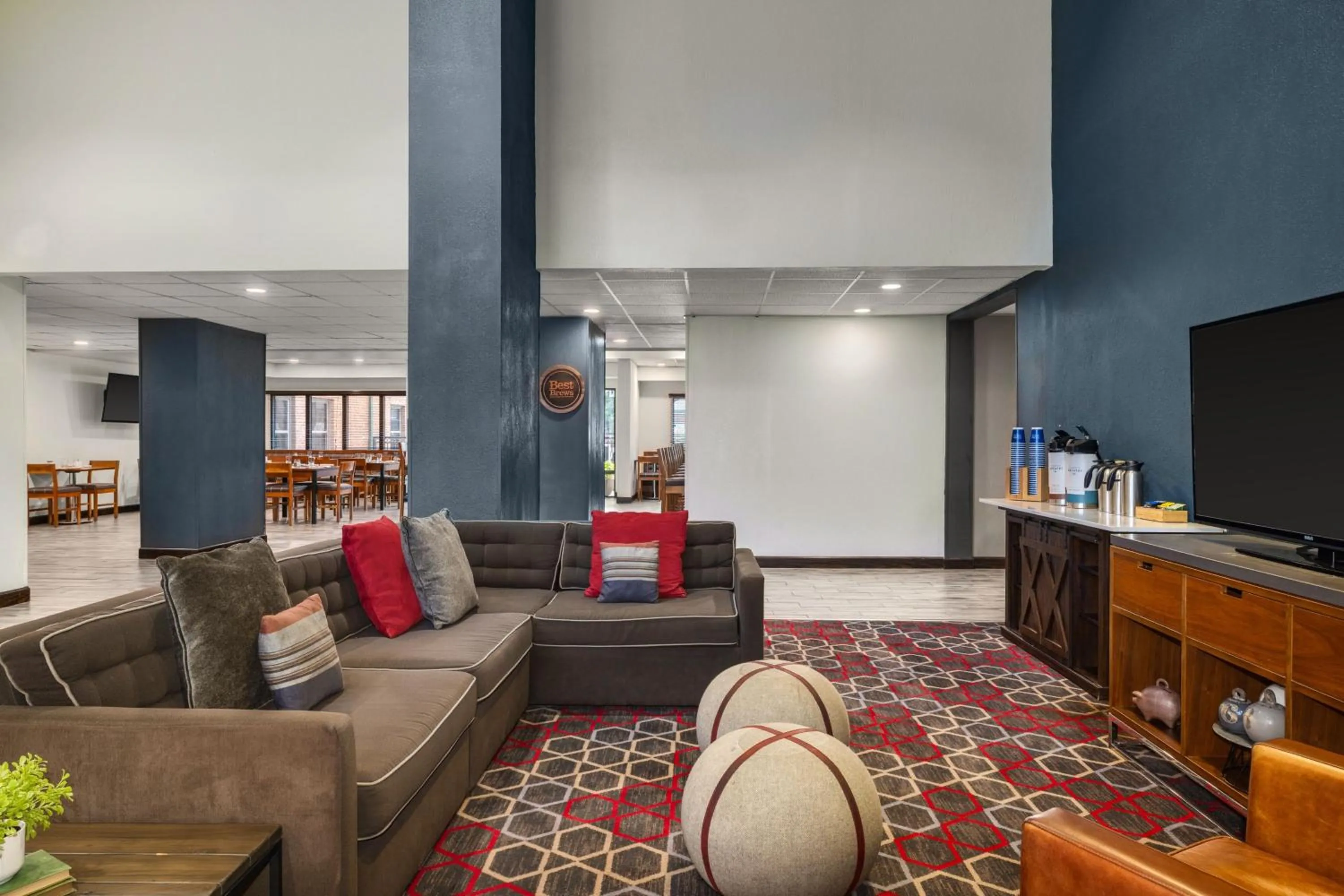 Lobby or reception in Four Points by Sheraton Greensboro Airport