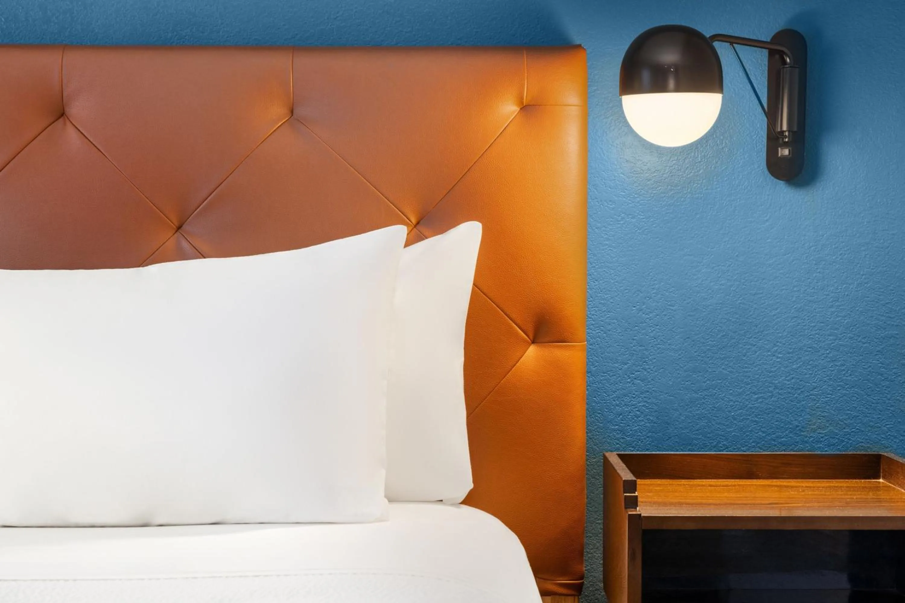 Photo of the whole room, Bed in Four Points by Sheraton Greensboro Airport