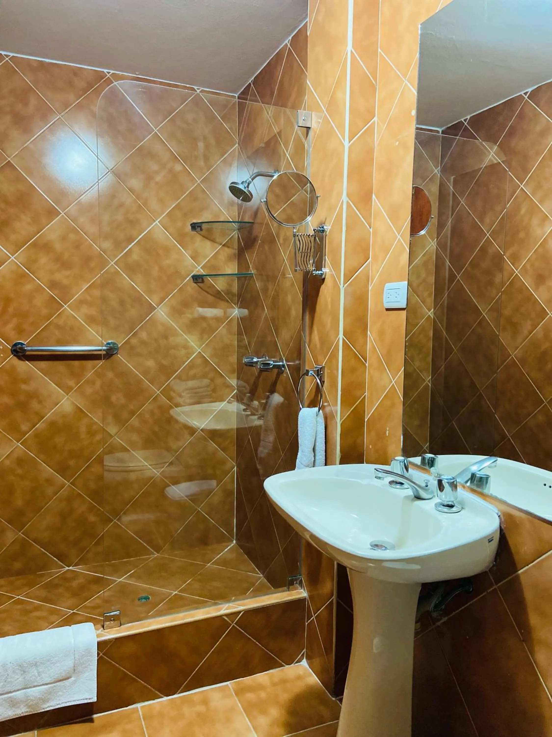 Shower in Peru Star Apart-Hotel