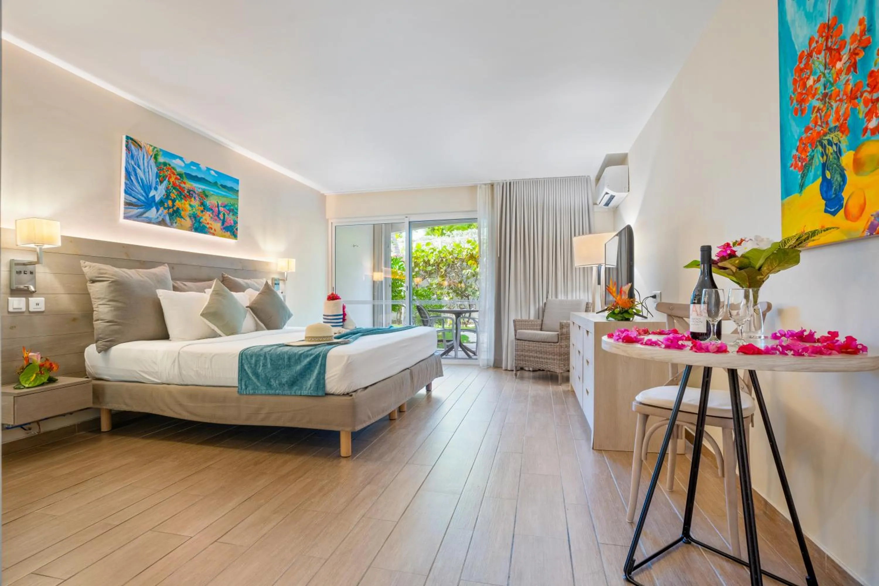 Seating area, Bed in Grand Case Beach Club