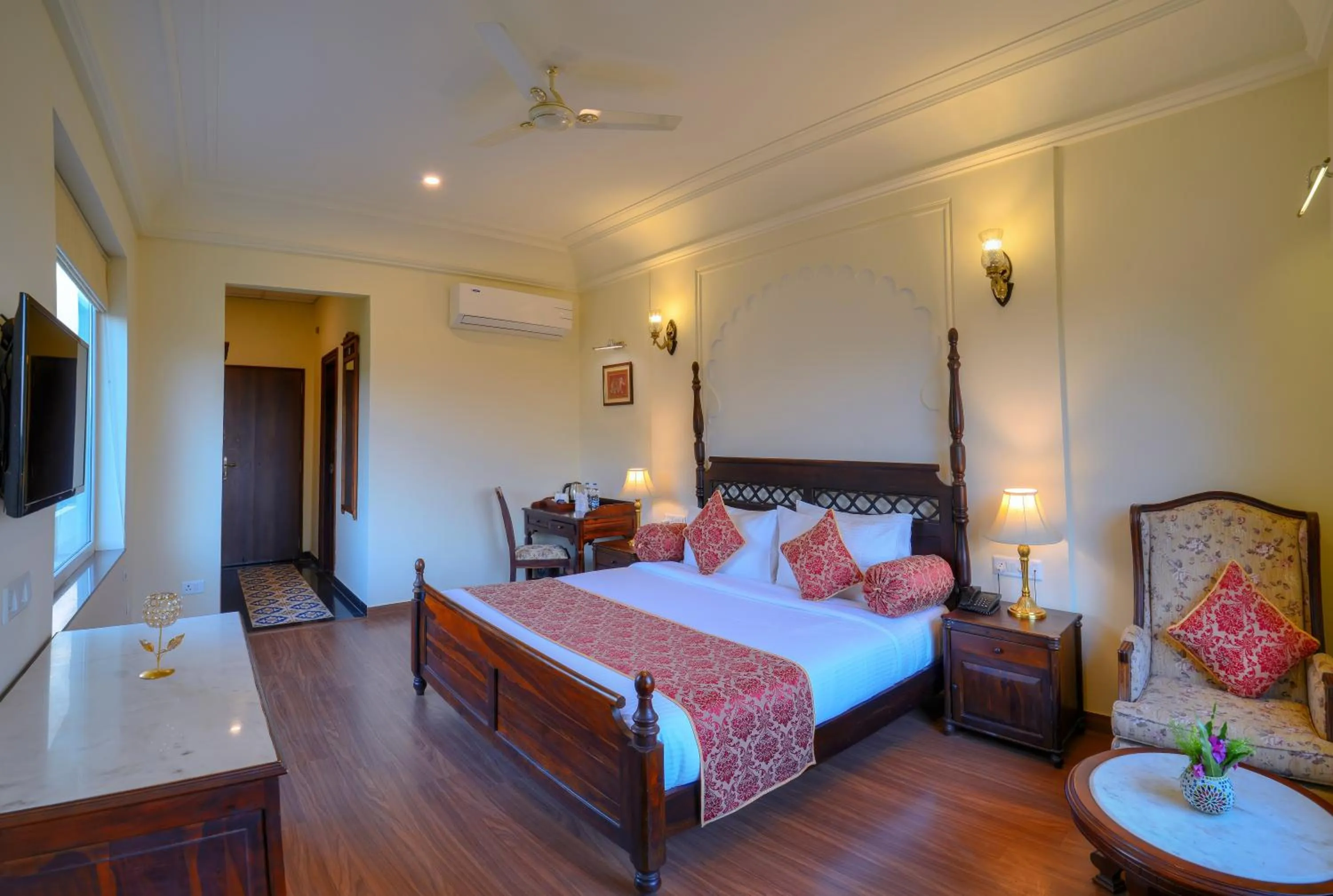 Bed in WelcomHeritage Mount Valley Resort Ranthambore