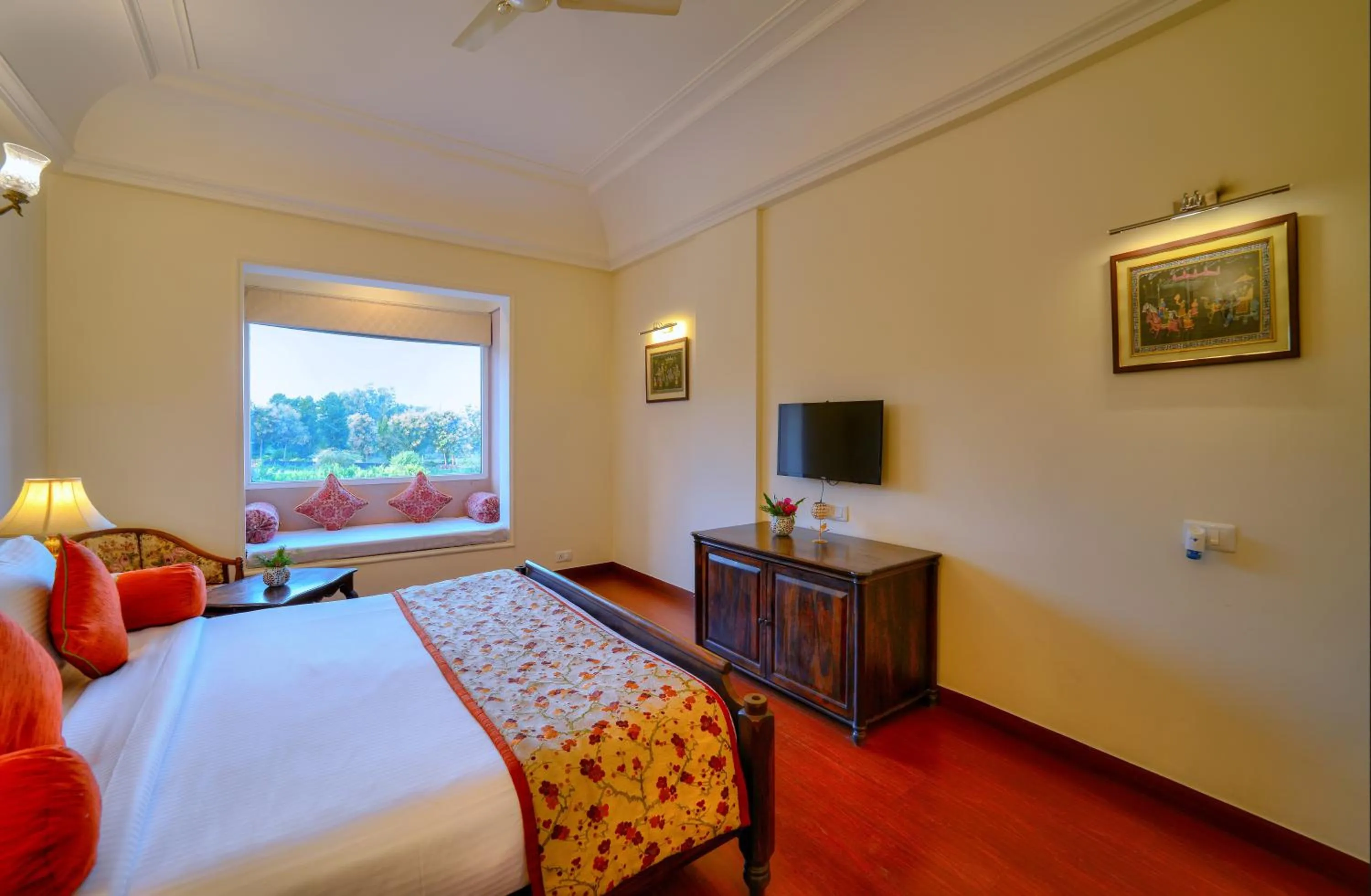 Bed in WelcomHeritage Mount Valley Resort Ranthambore
