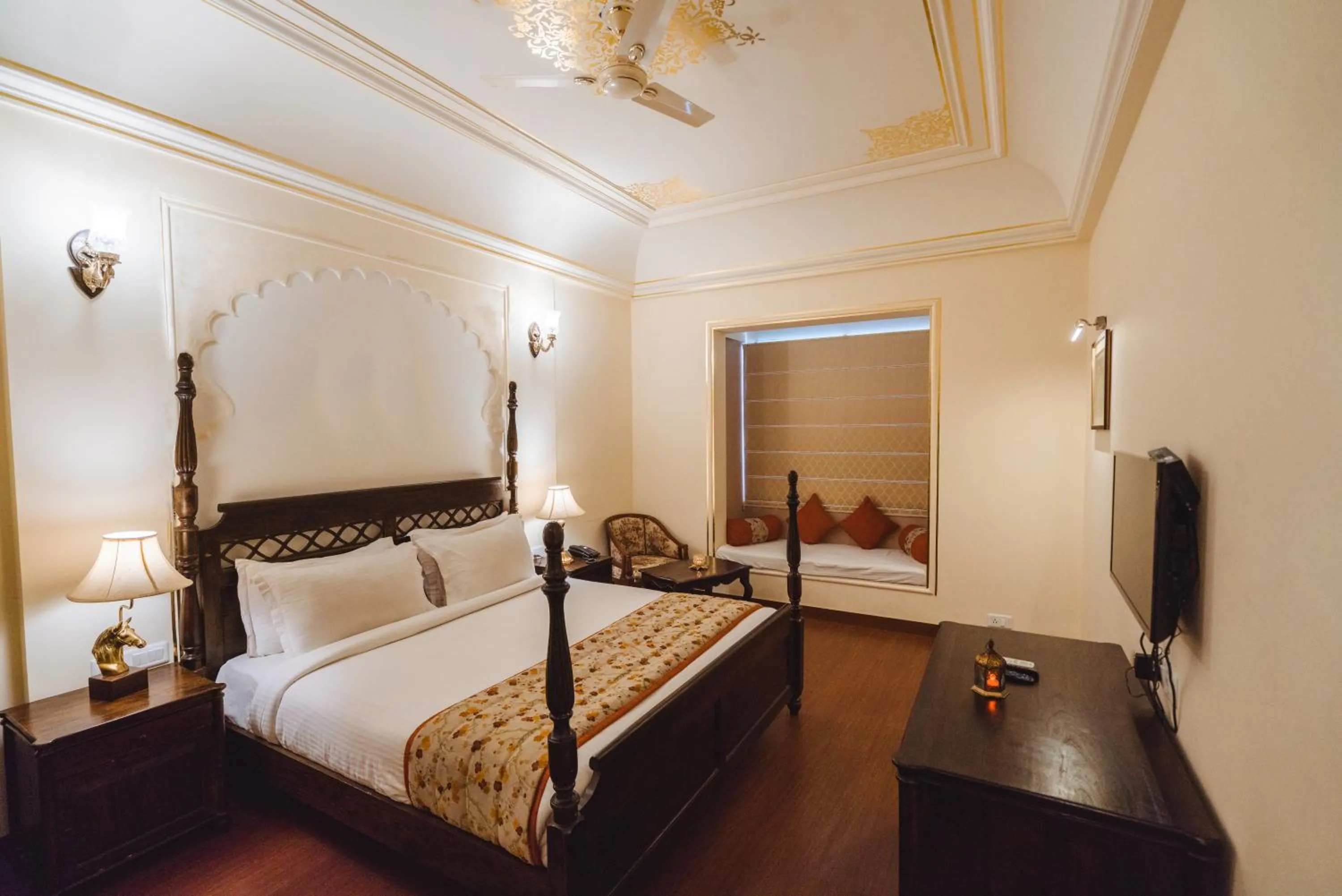 Bed in WelcomHeritage Mount Valley Resort Ranthambore