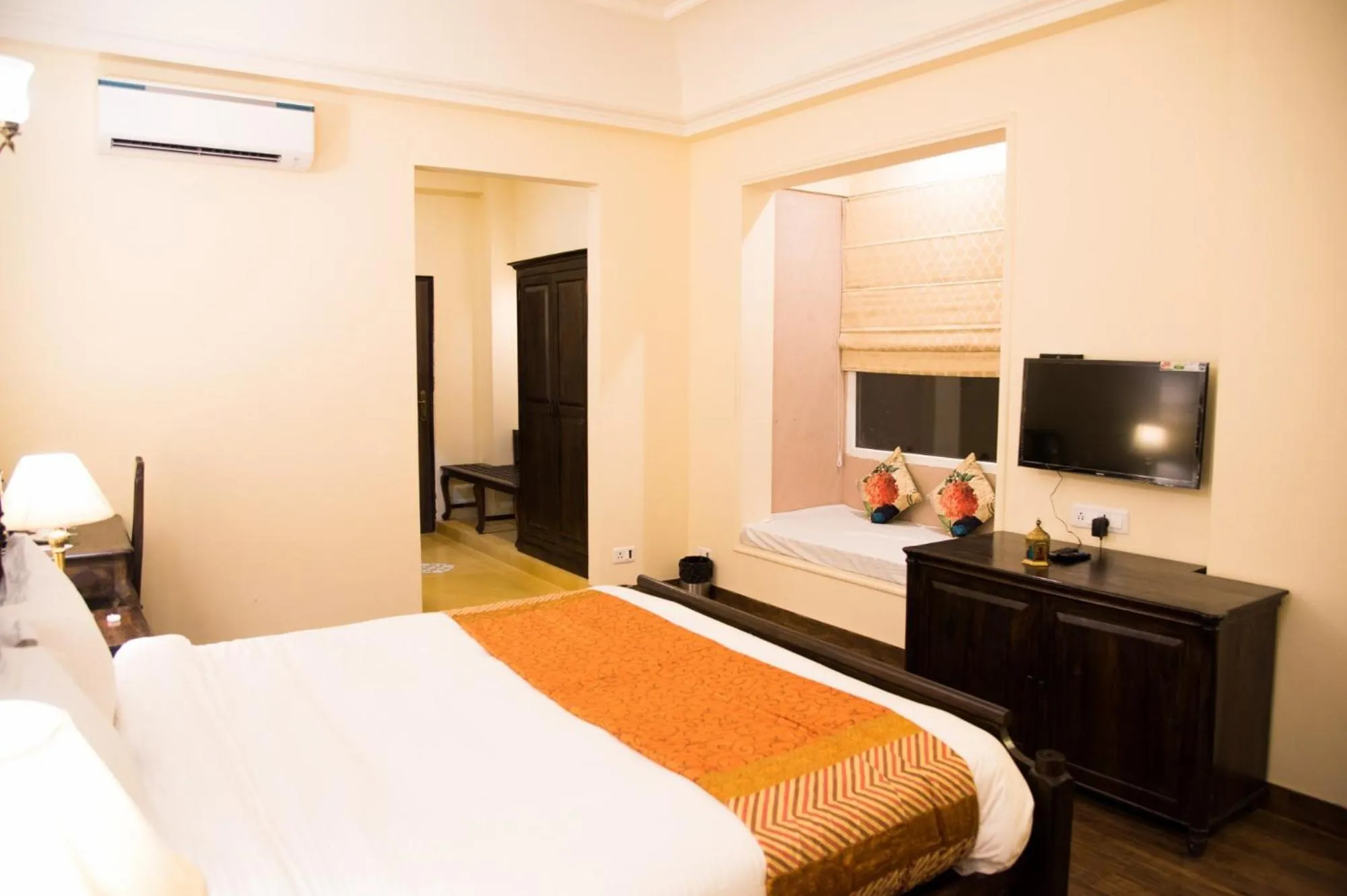 Bedroom, Bed in WelcomHeritage Mount Valley Resort Ranthambore