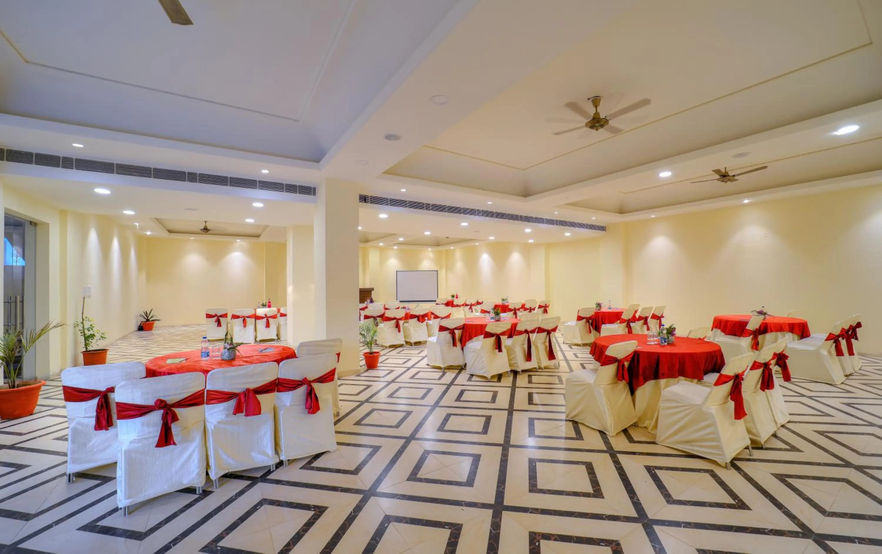 Banquet/Function facilities in WelcomHeritage Mount Valley Resort Ranthambore