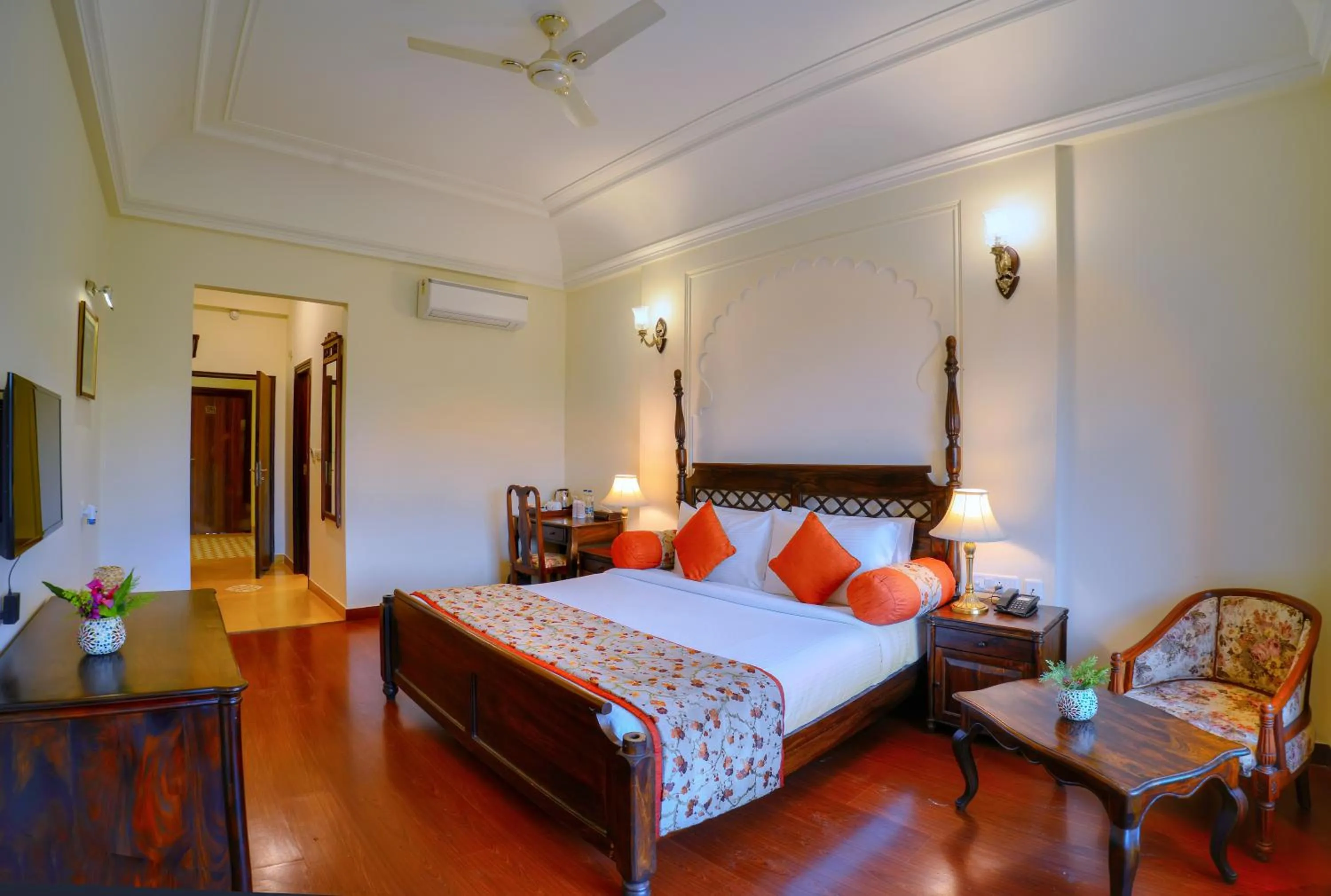 Bed in WelcomHeritage Mount Valley Resort Ranthambore