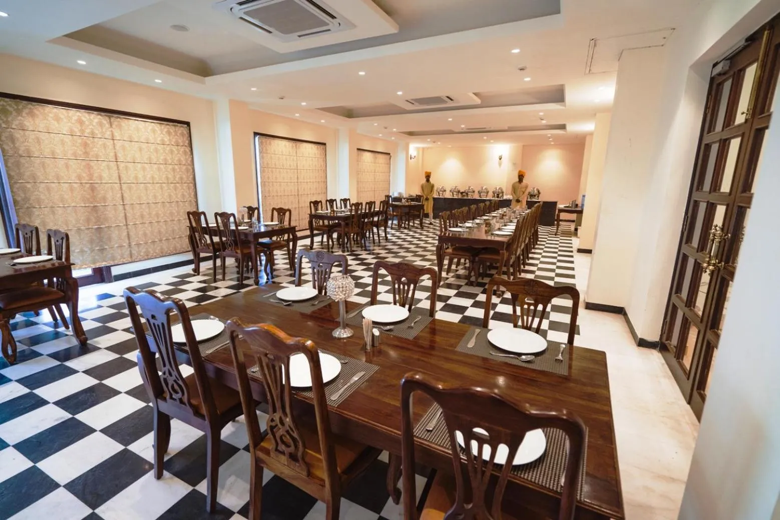 Restaurant/places to eat in WelcomHeritage Mount Valley Resort Ranthambore