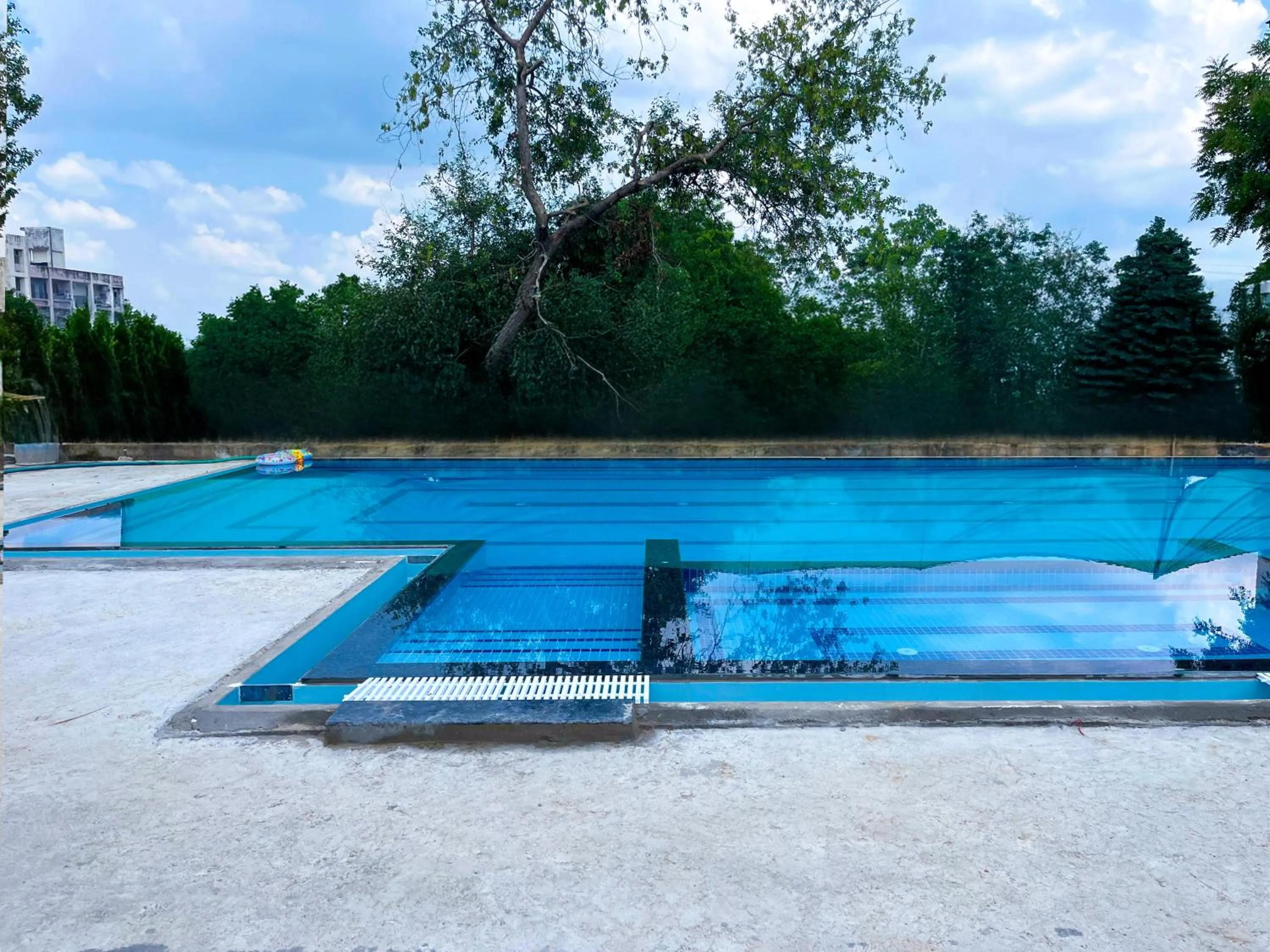 Swimming pool in WelcomHeritage Mount Valley Resort Ranthambore