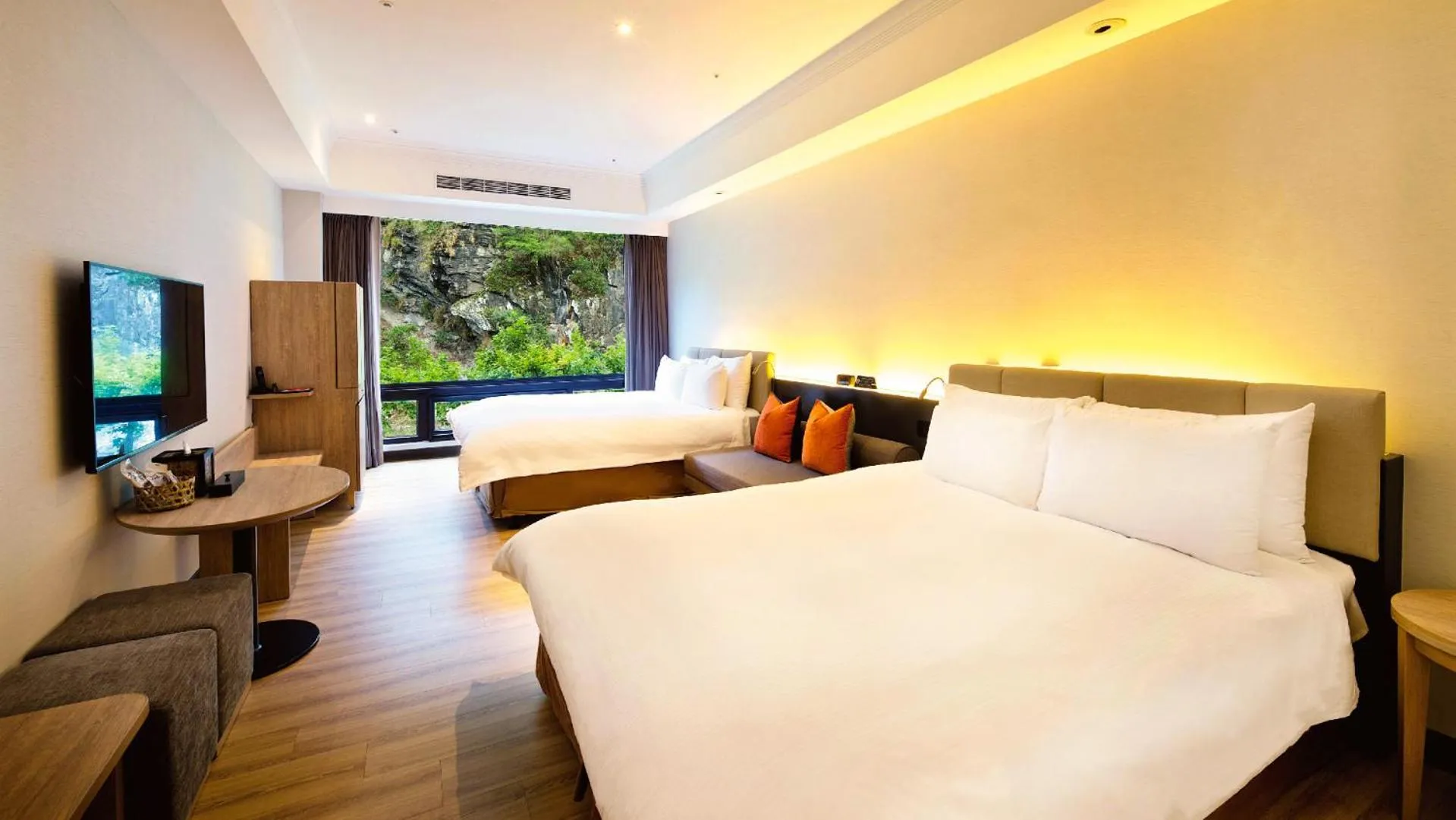 Family Room with Gorge View (2 Adults) in Silks Place Taroko Hotel