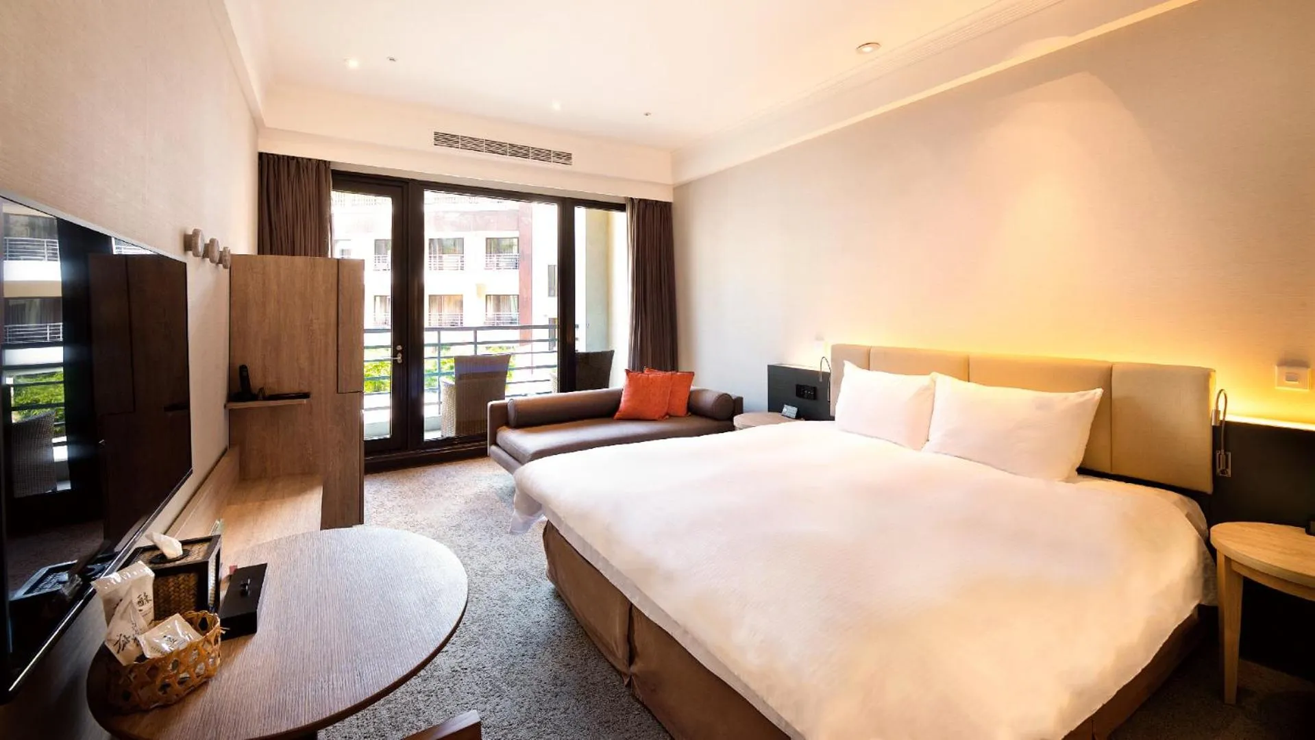 Photo of the whole room, Bed in Silks Place Taroko Hotel