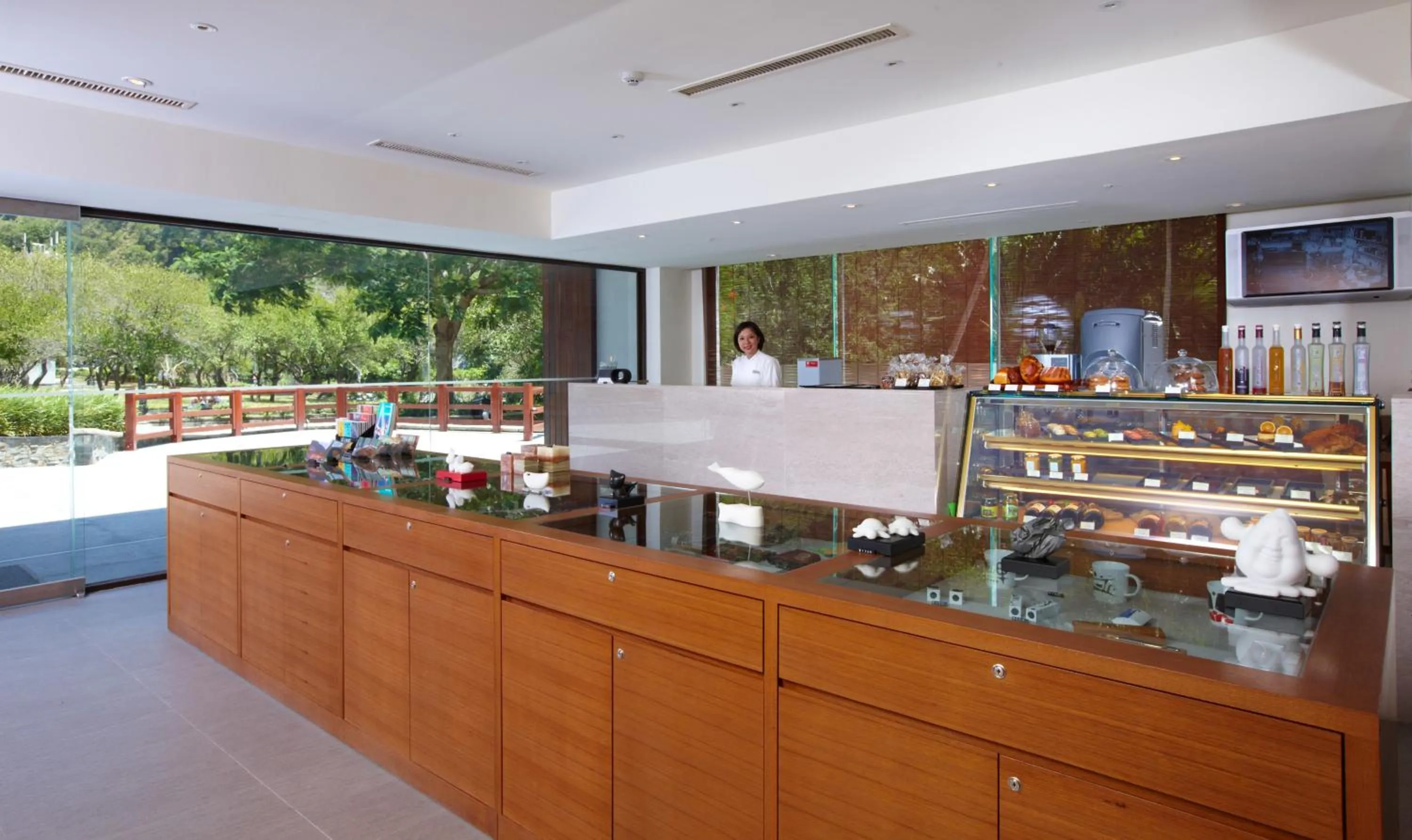 On-site shops in Silks Place Taroko Hotel