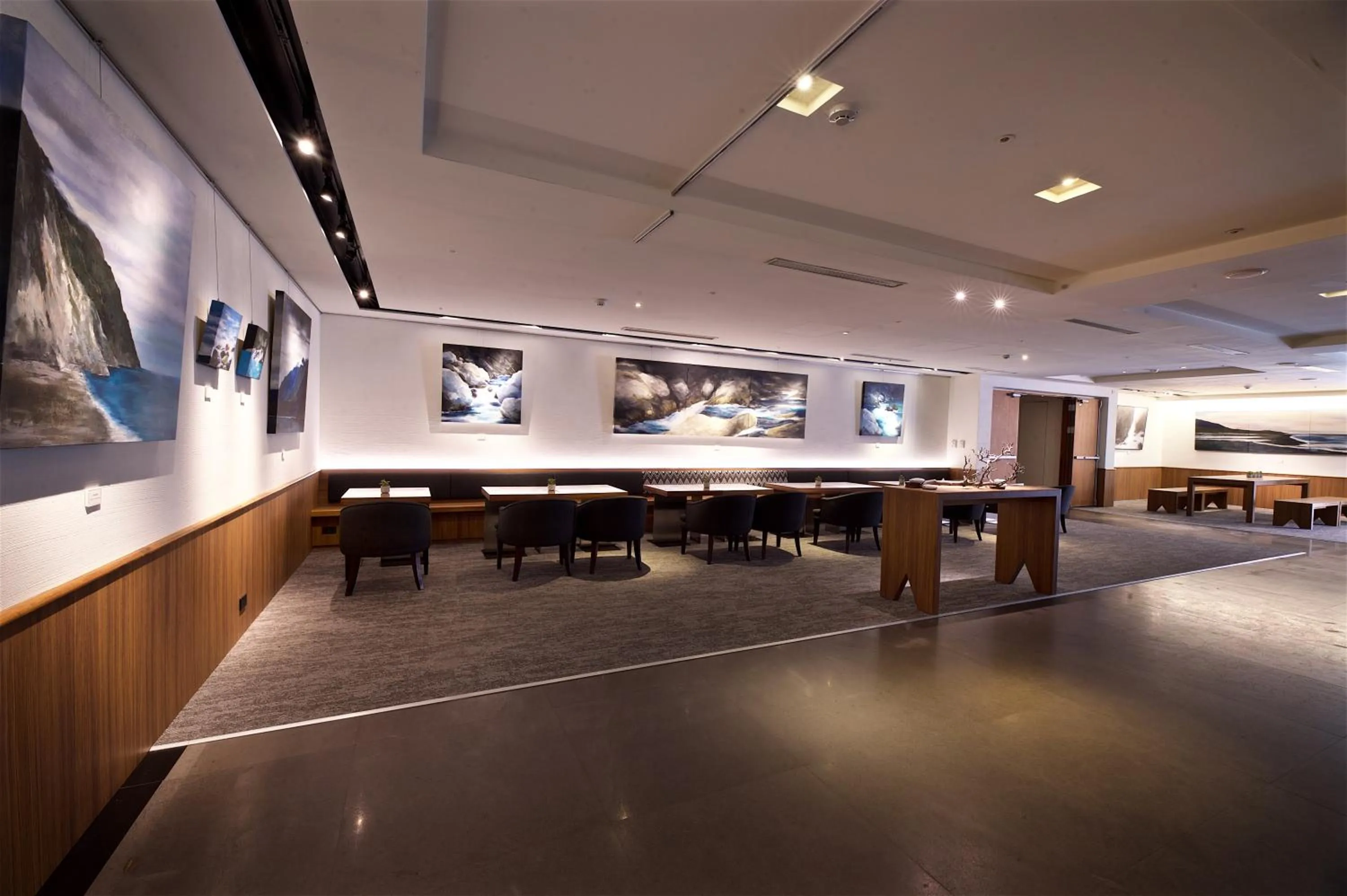 Communal lounge/ TV room in Silks Place Taroko Hotel