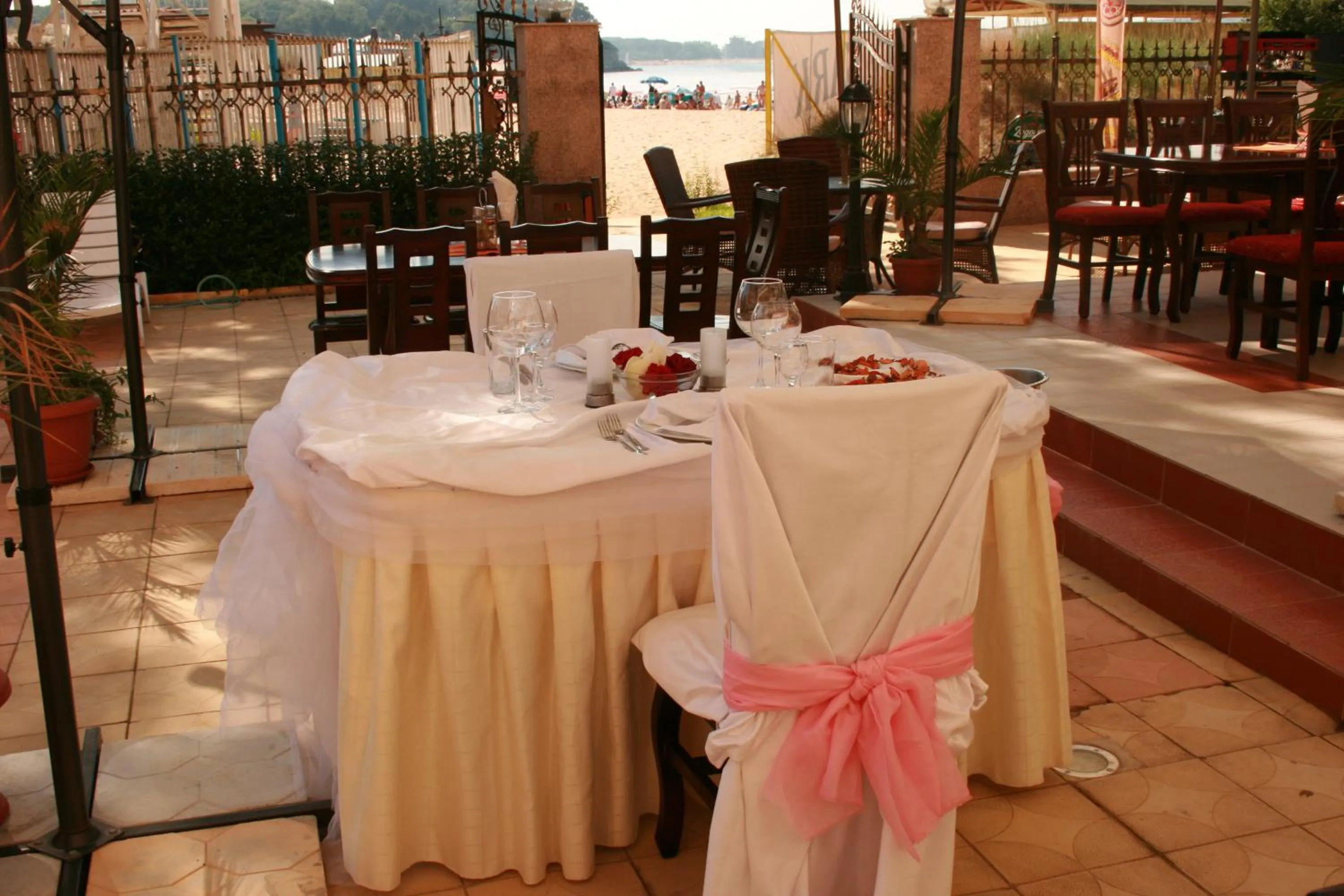 Restaurant/places to eat in Hotel Princess Residence