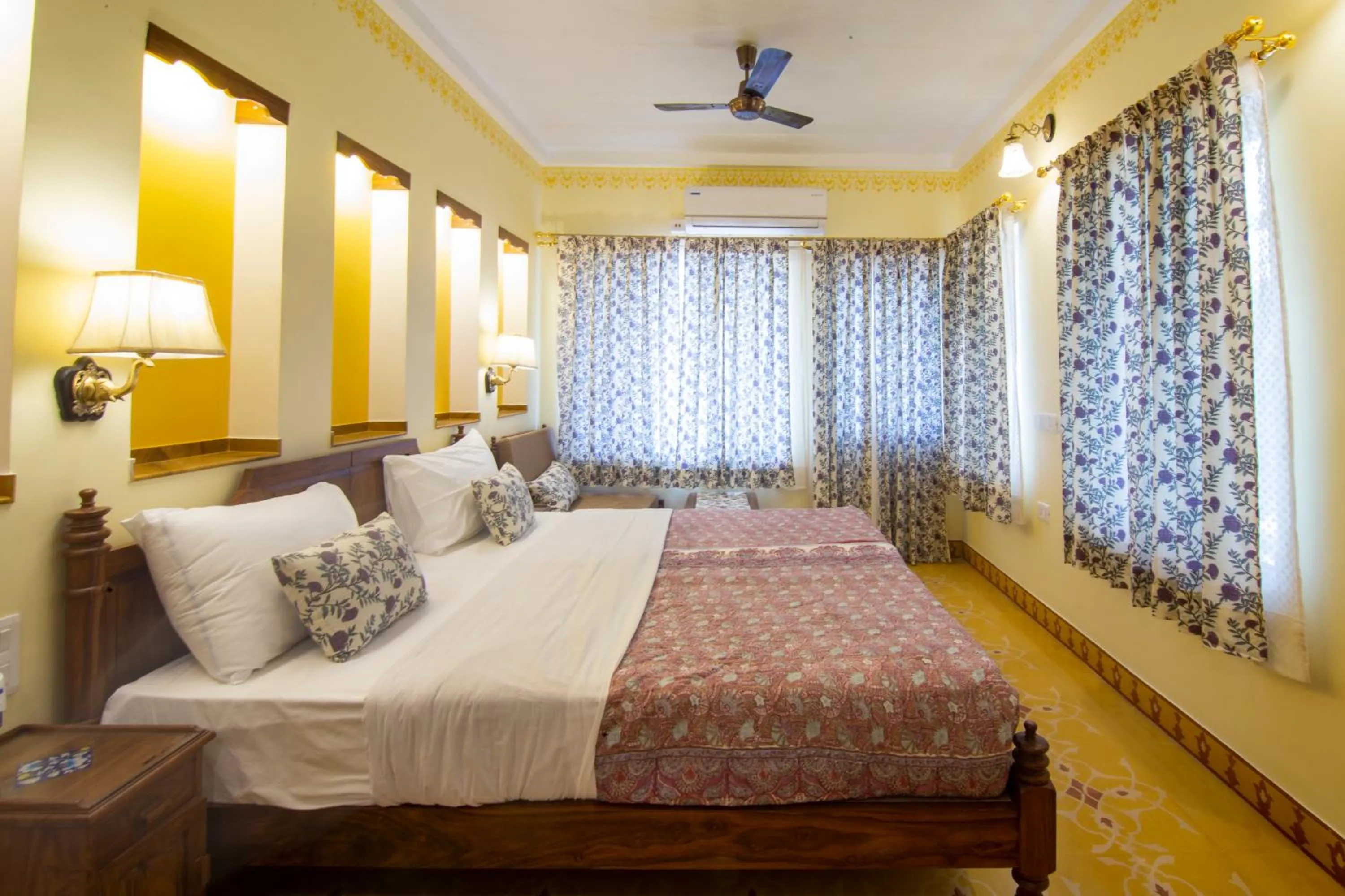 Bedroom, Bed in Hotel Jai Niwas