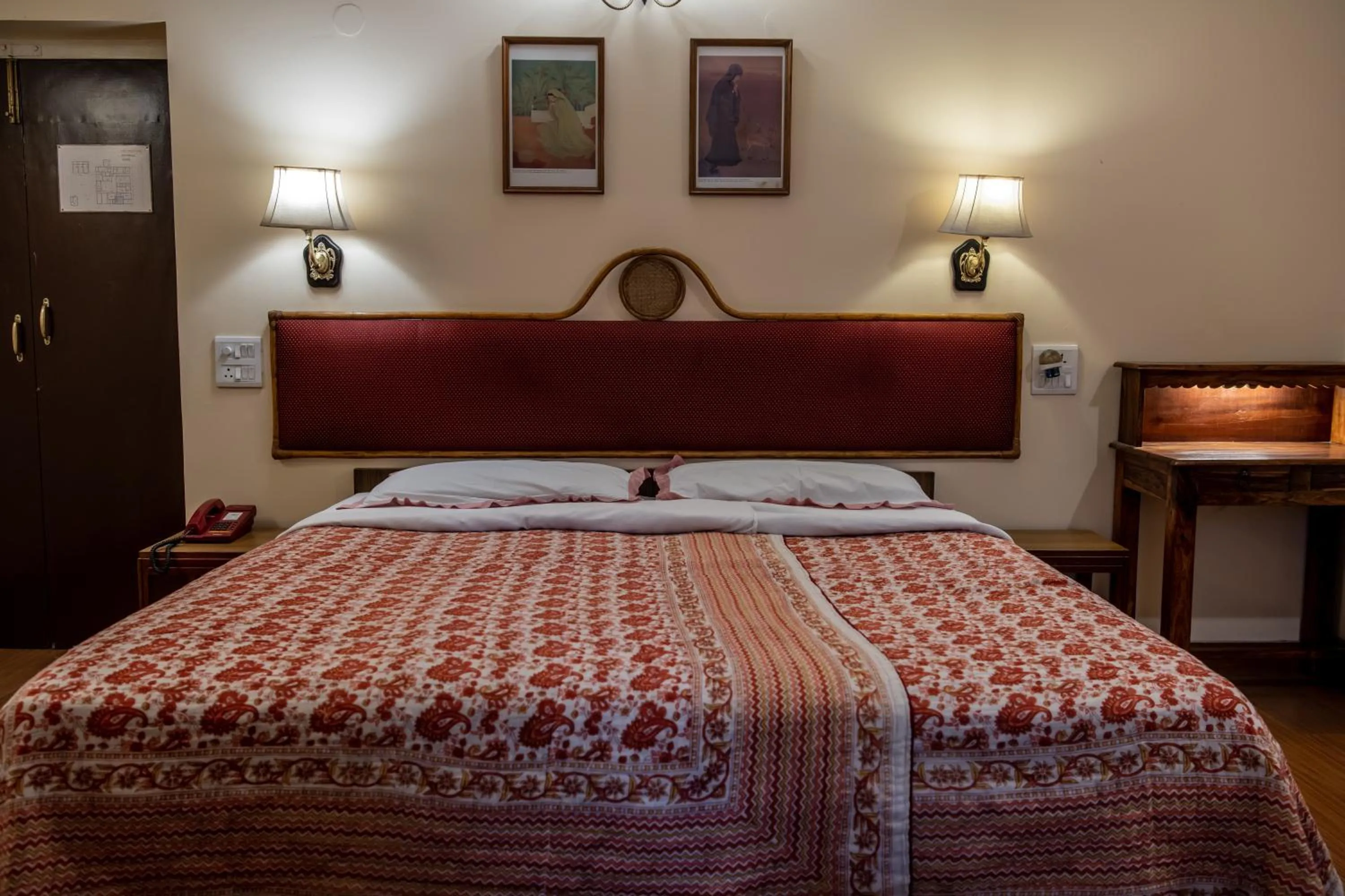 Bedroom, Bed in Hotel Jai Niwas