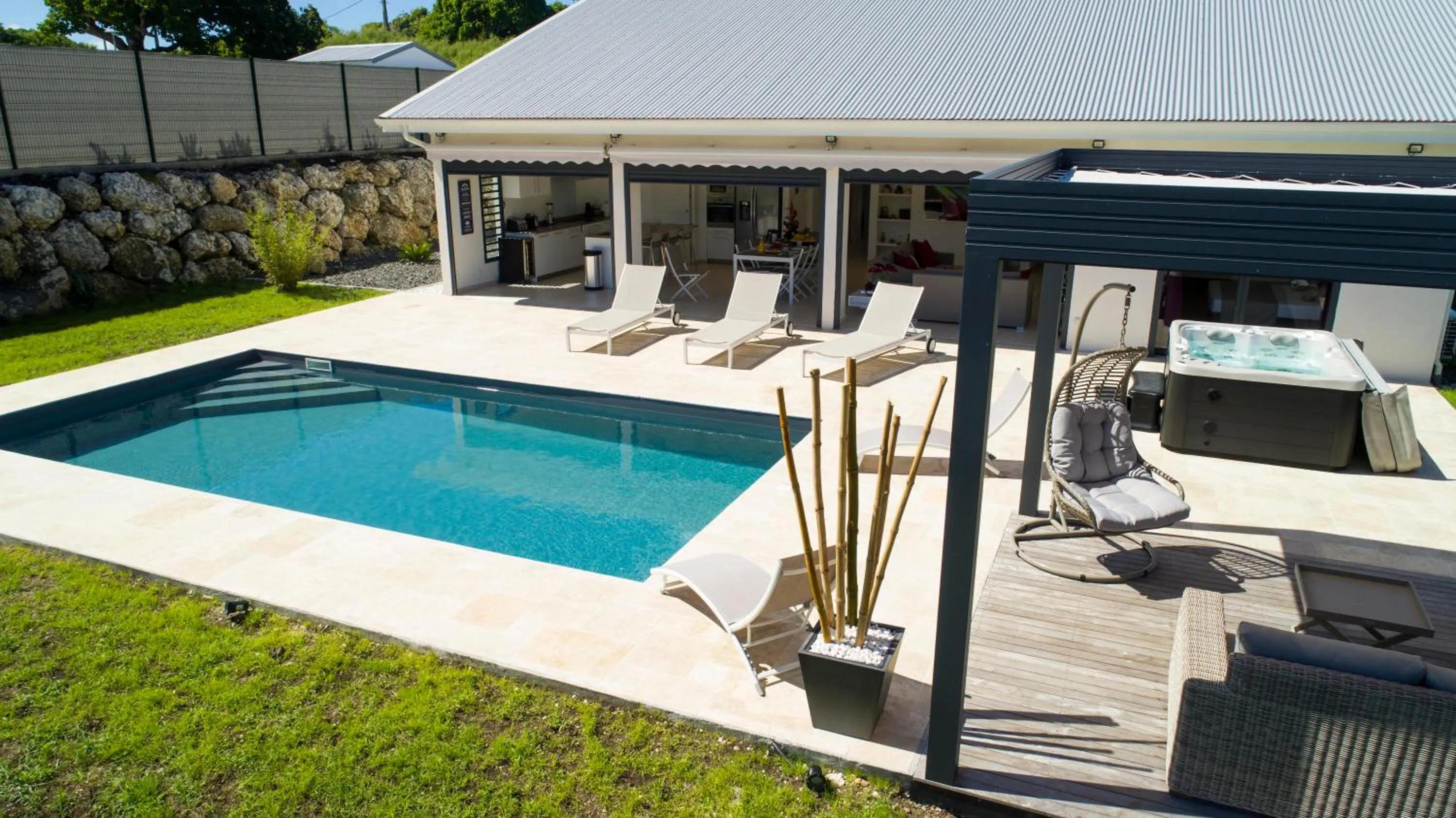 Facade/entrance in Villa Mojito