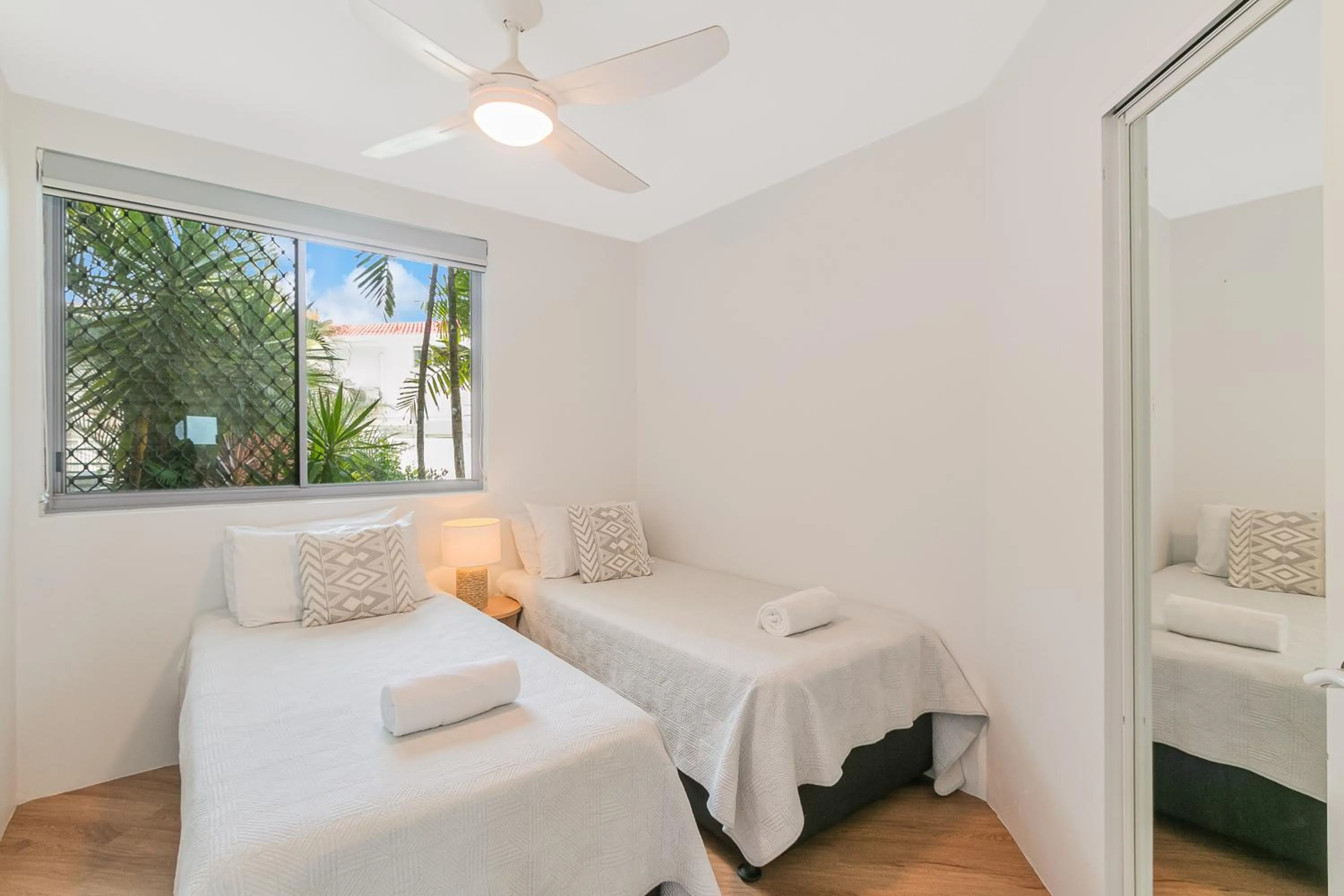 Bedroom, Bed in Oceanside Resort - Absolute Beachfront Apartments