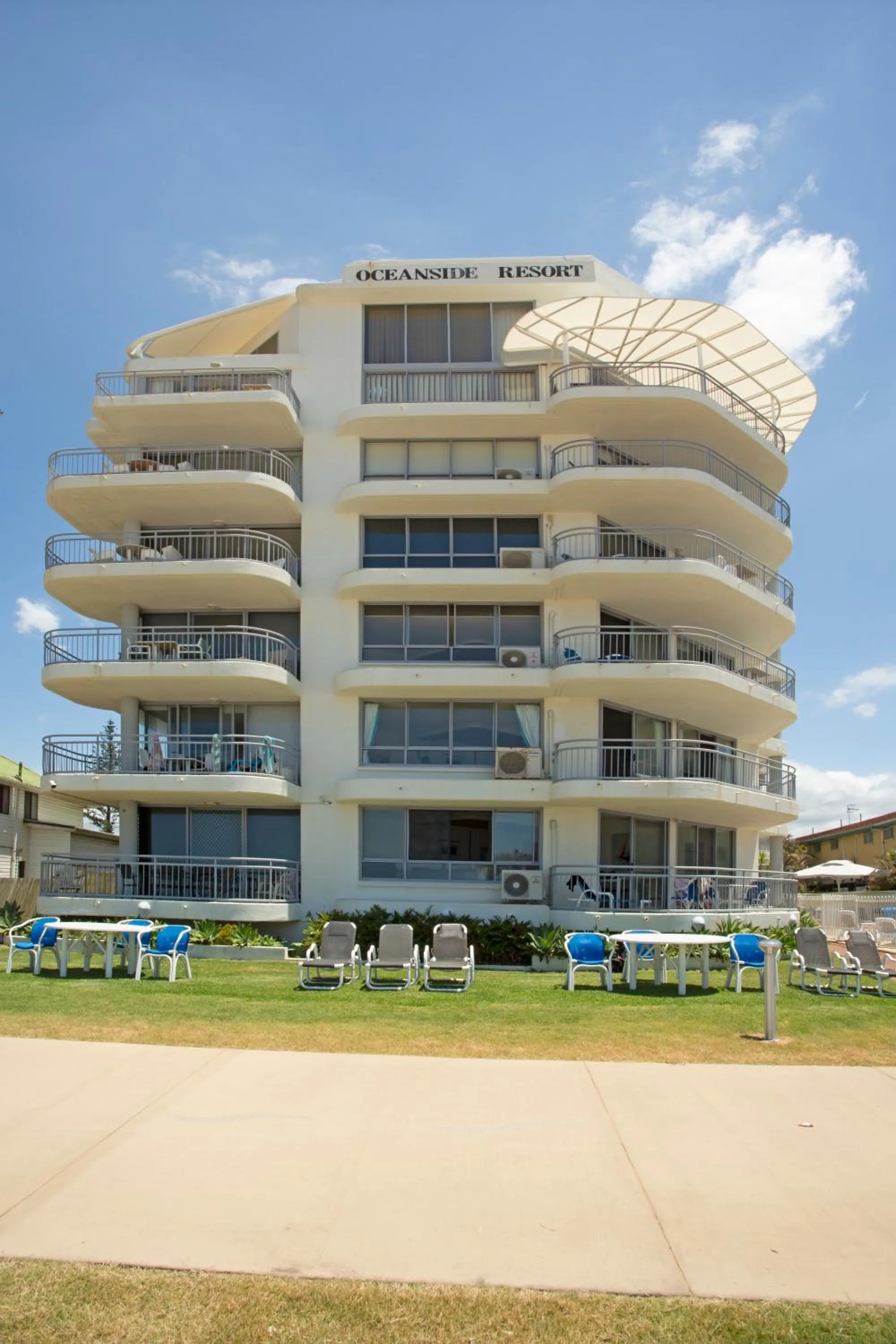Oceanside Resort - Absolute Beachfront Apartments