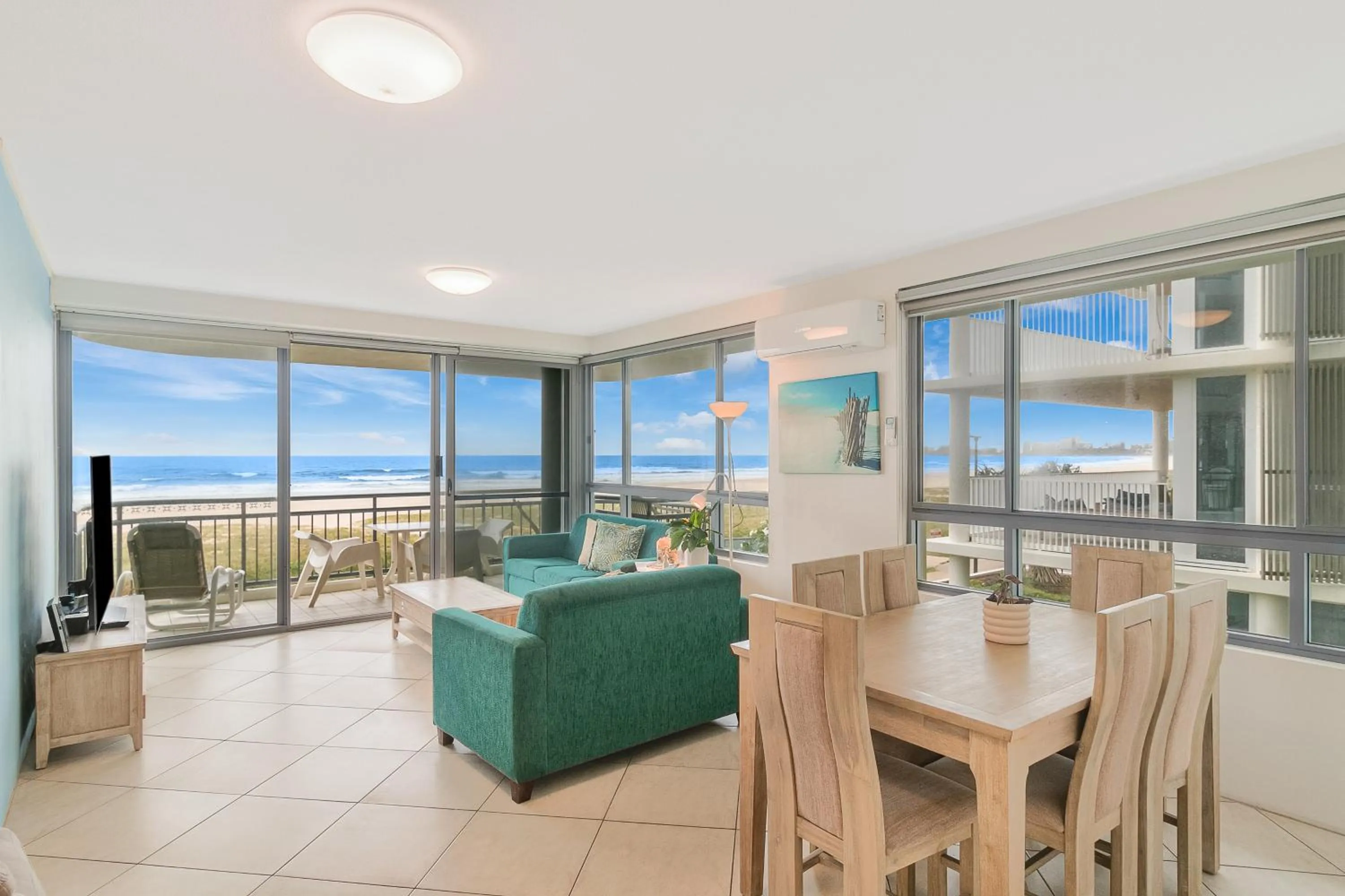 Living room in Oceanside Resort - Absolute Beachfront Apartments