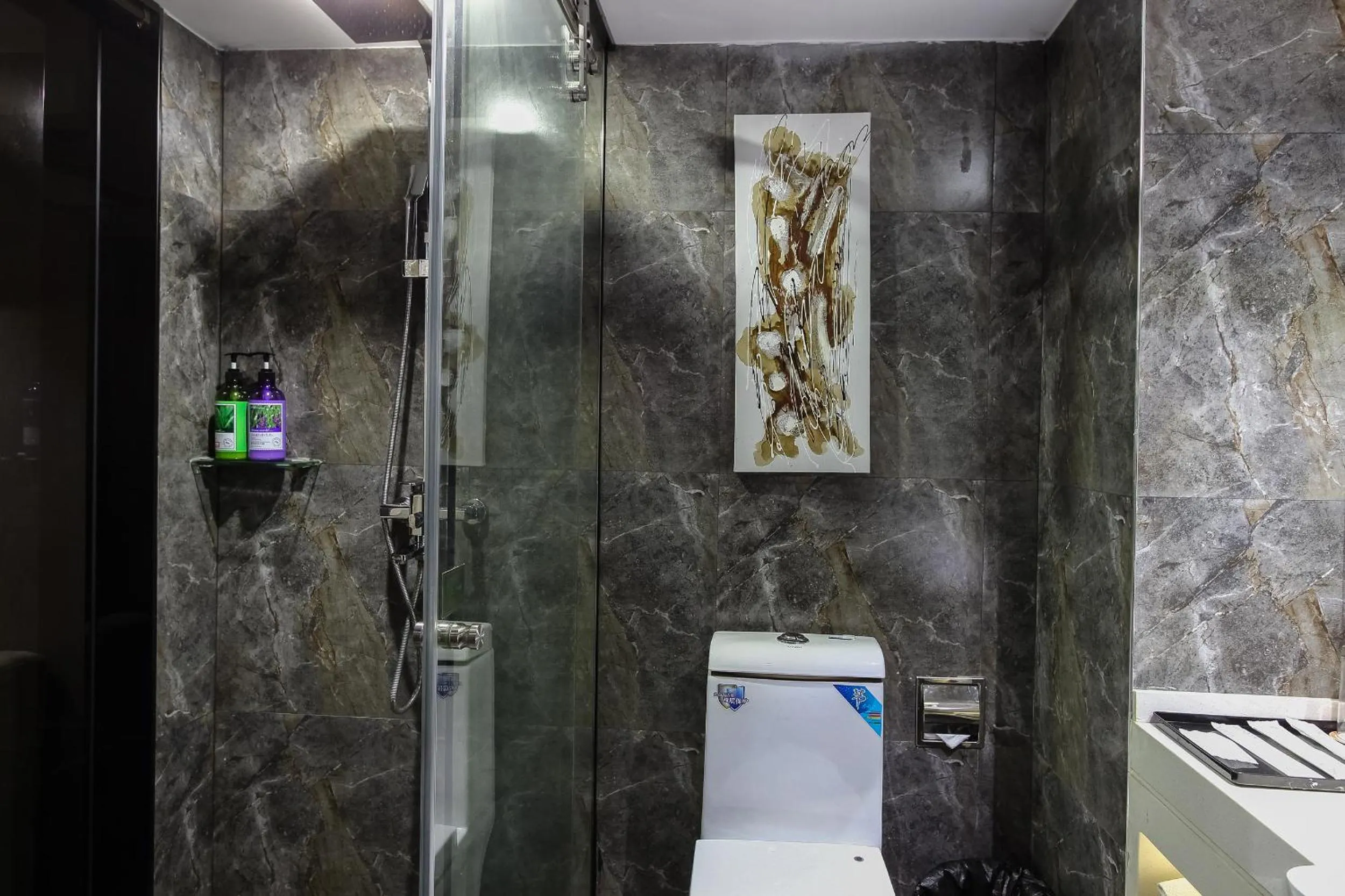 Bathroom in 朗逸商务酒店 Warm Yes Hotel-广交会期间提供免费穿梭巴士