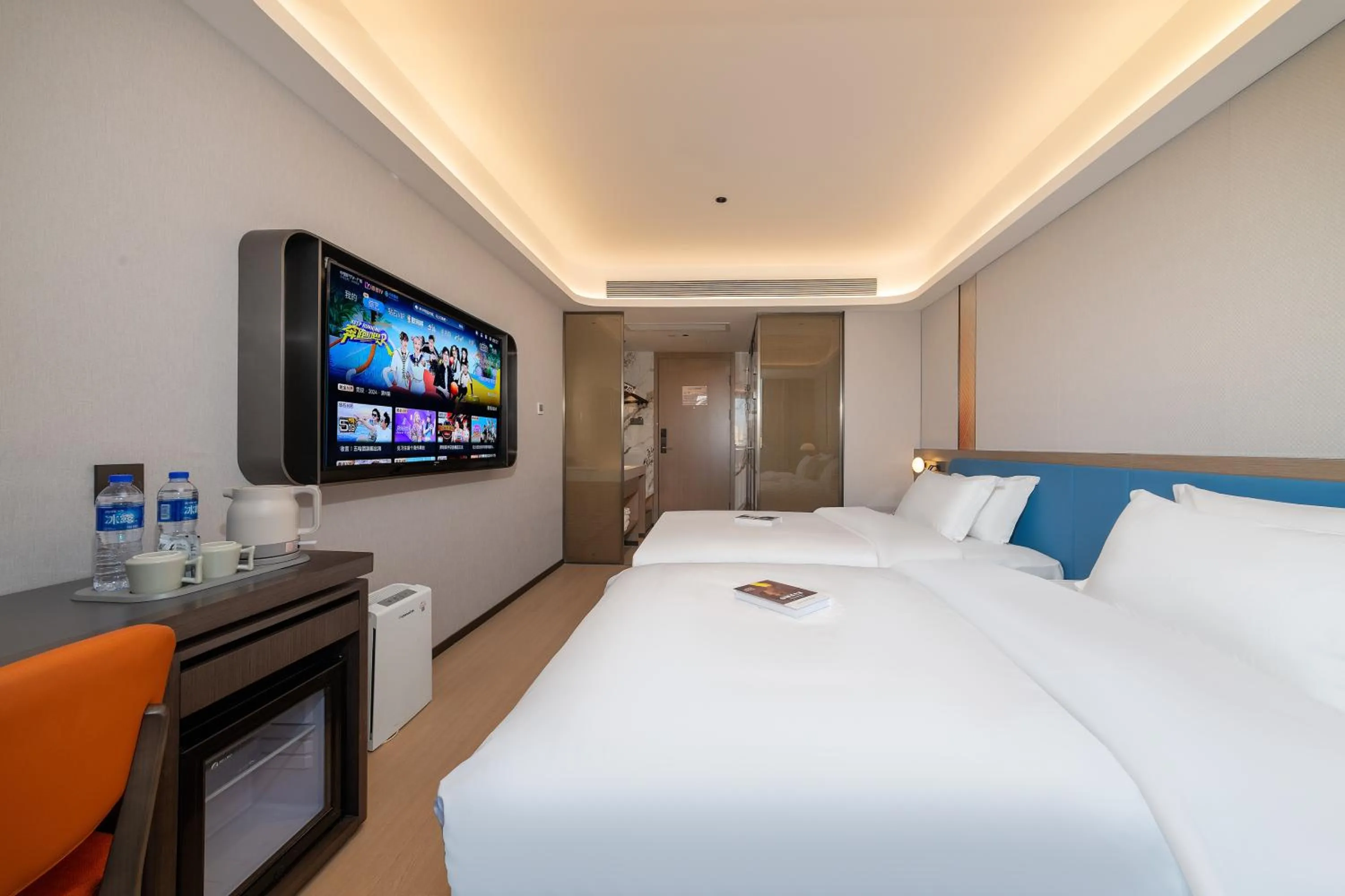 Photo of the whole room, Bed in 朗逸商务酒店 Warm Yes Hotel-广交会期间提供免费穿梭巴士