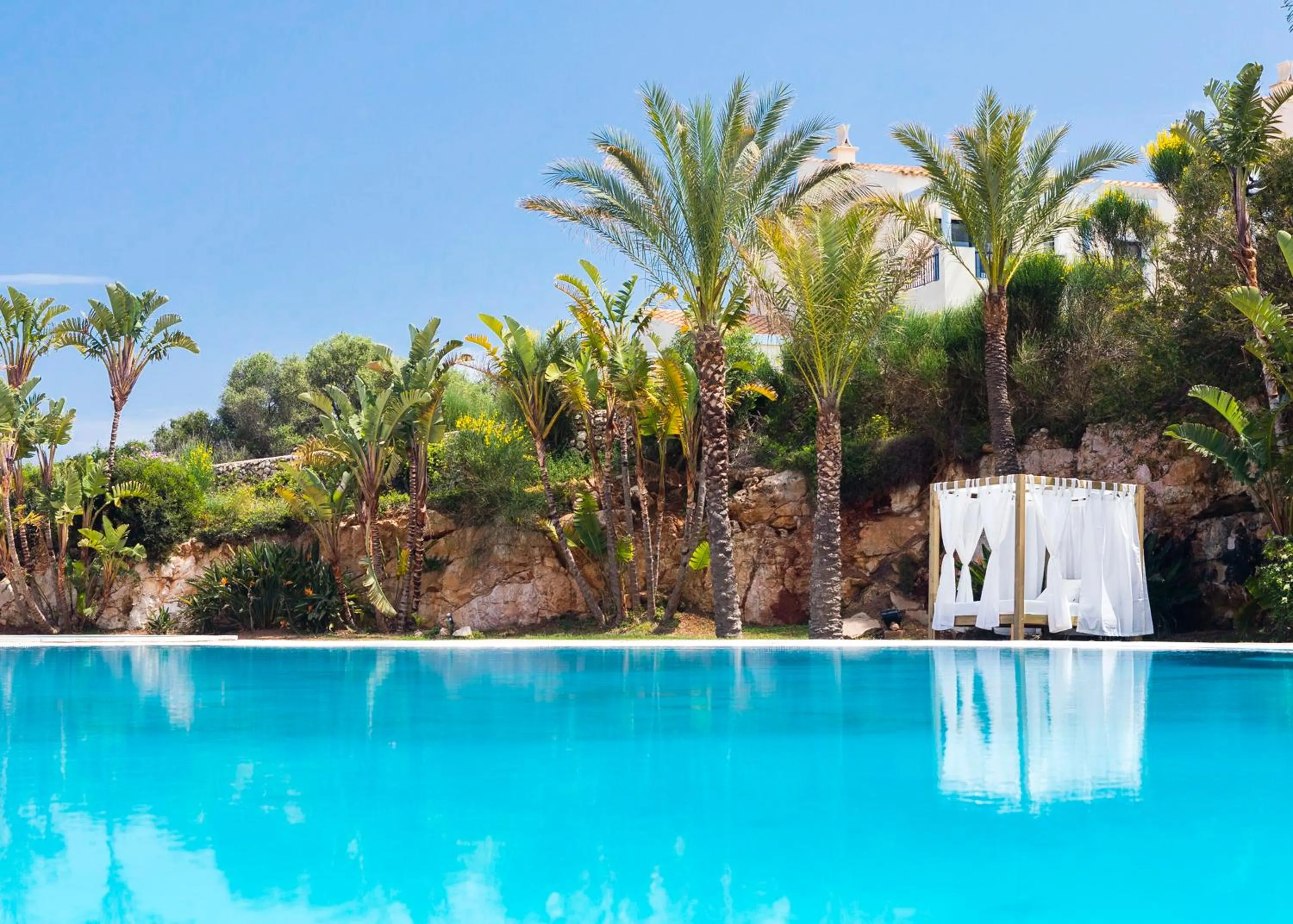 Swimming pool in Bimbolla Apartaments