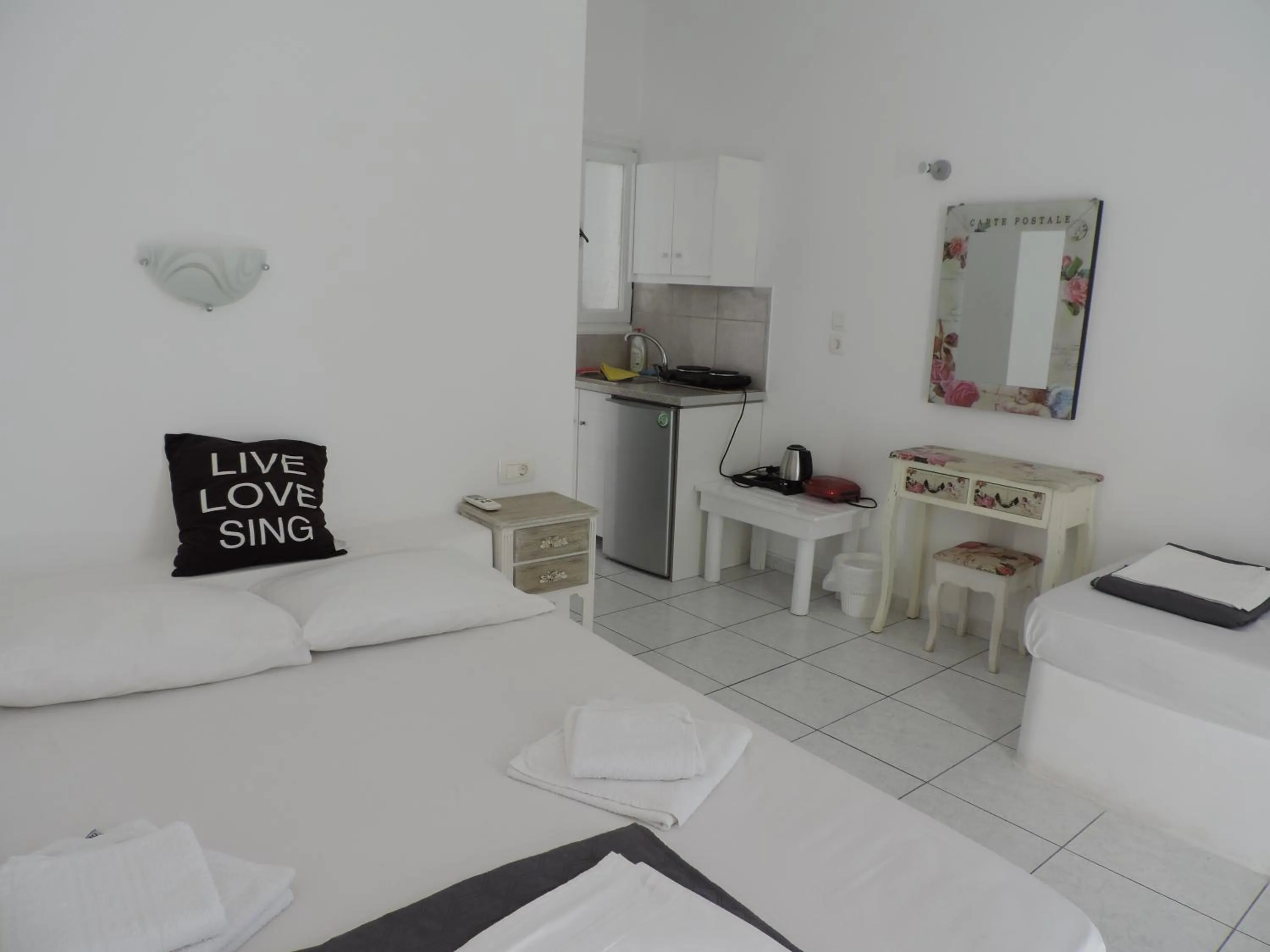 Bedroom in Three Harites