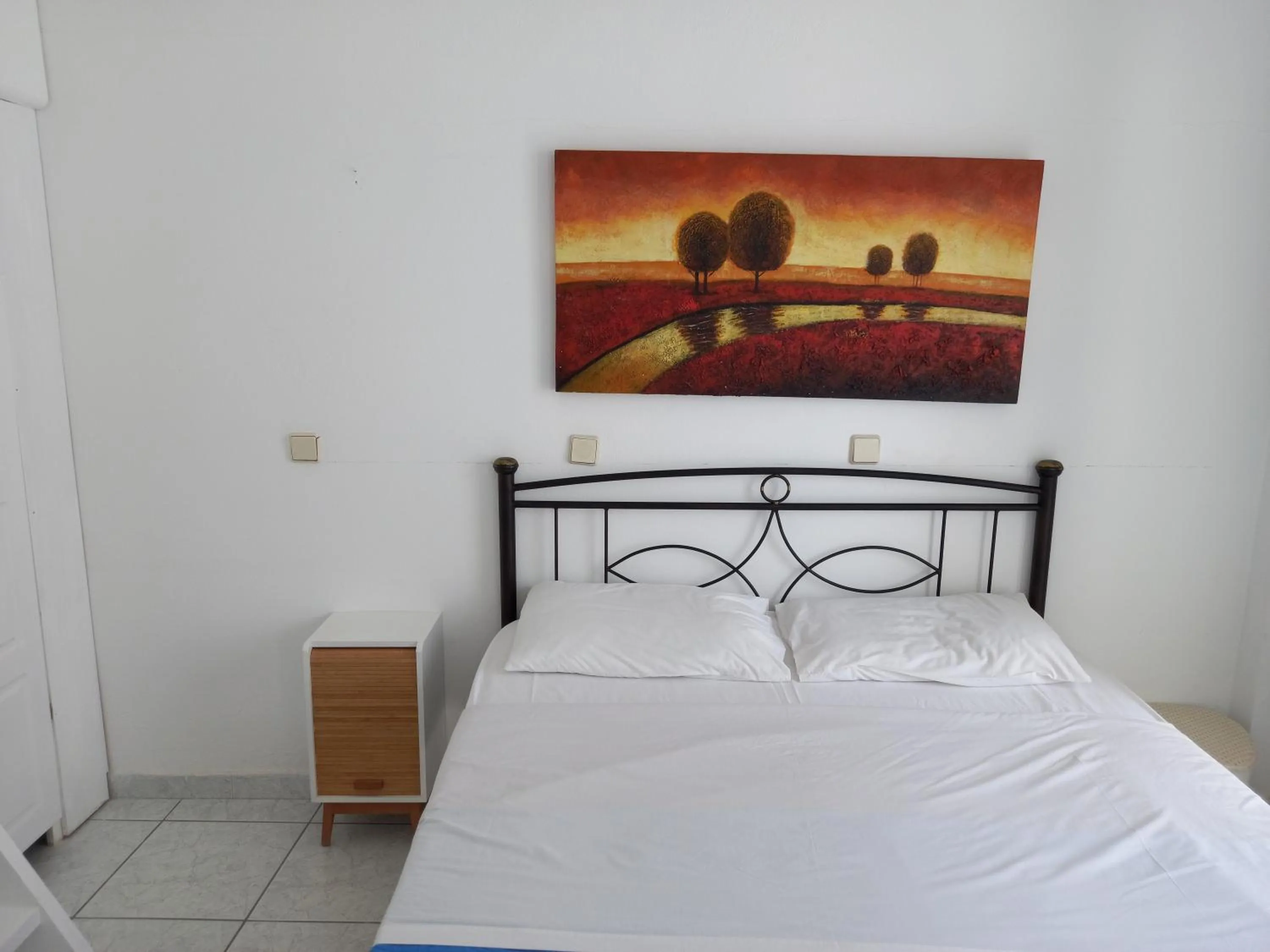 Bed in Three Harites