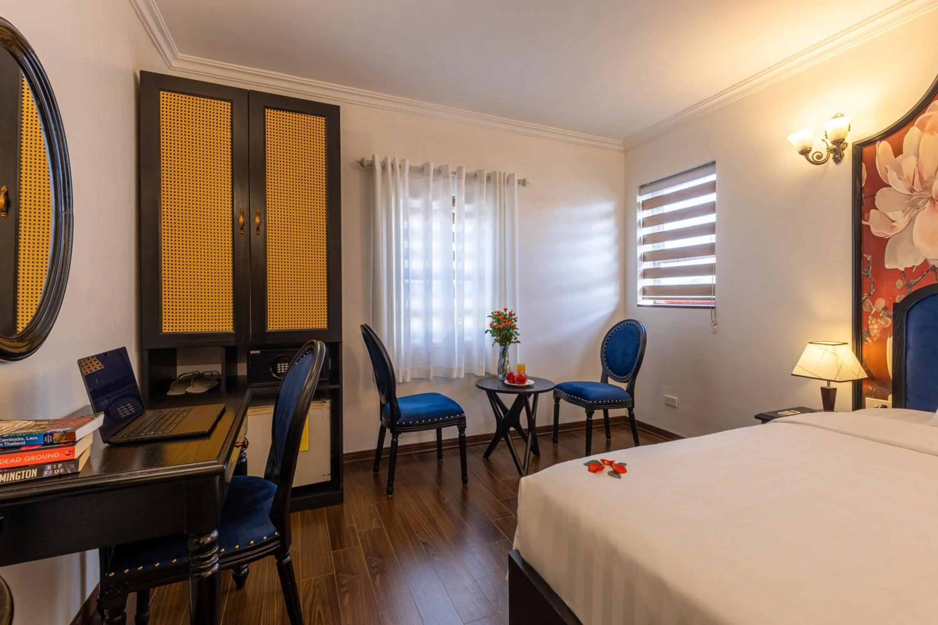 Property building, Bed in Hanoi House Hotel & Travel