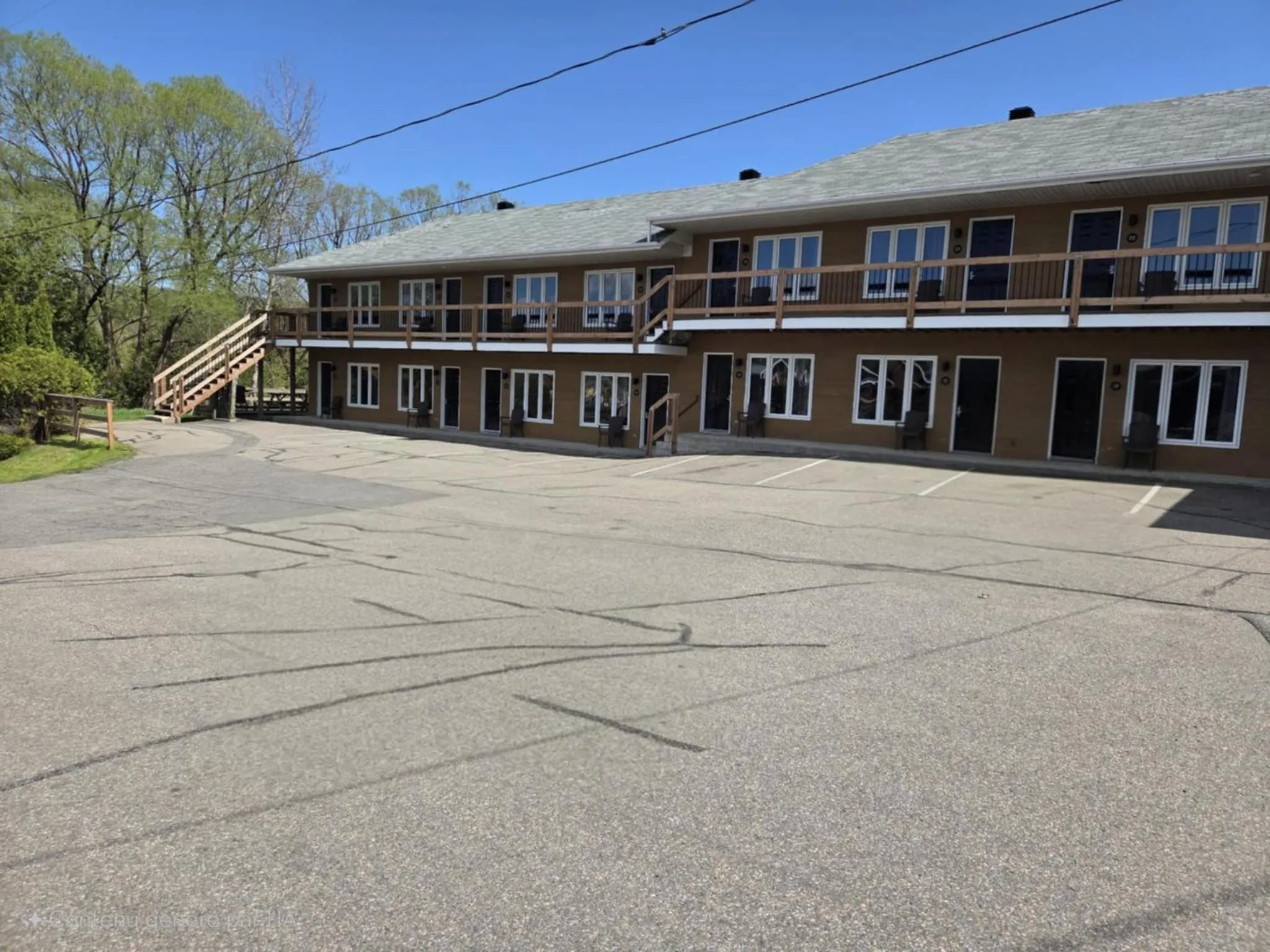 Property building in Motel Le Riviera