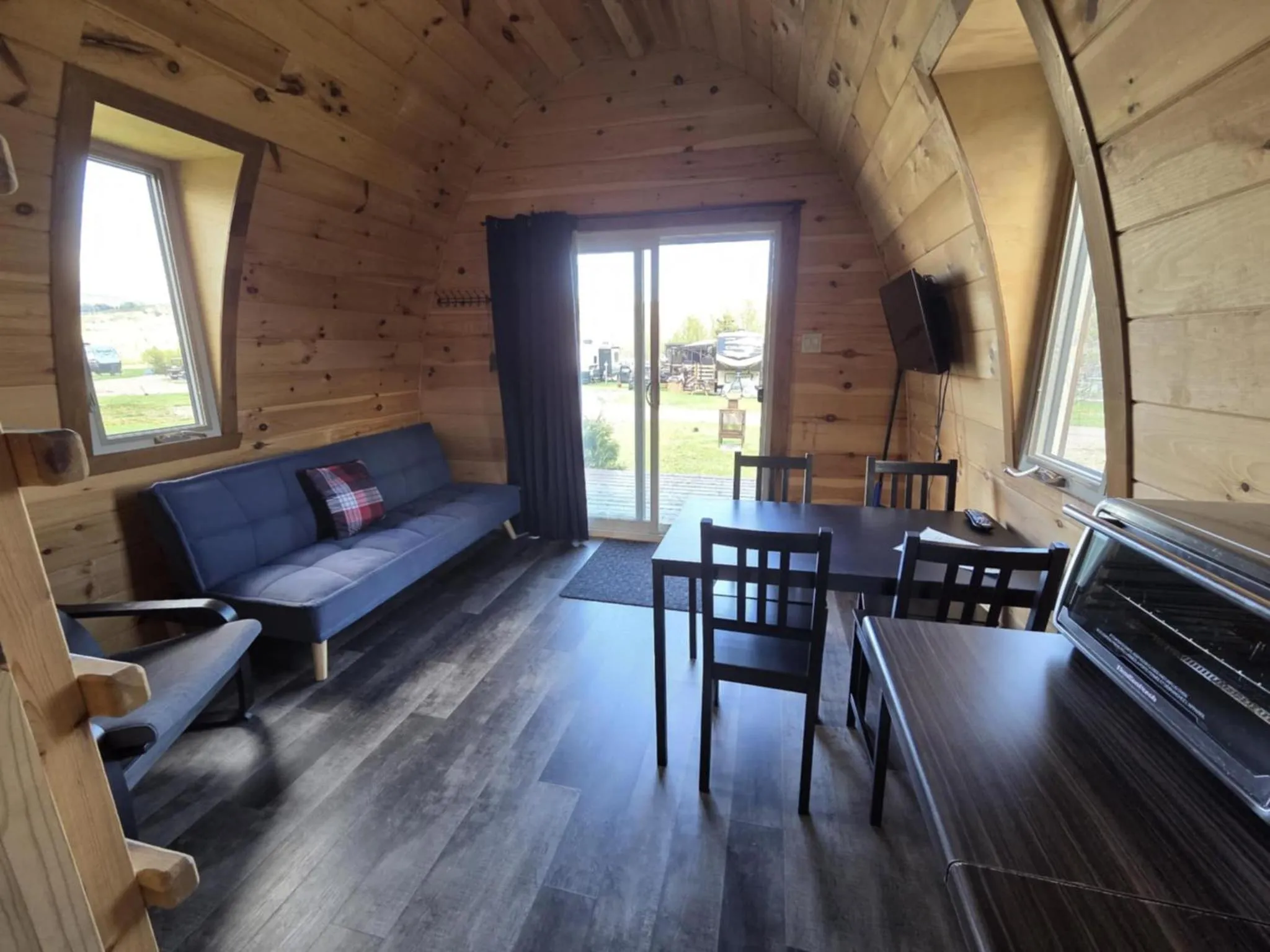 TV and multimedia in Motel Le Riviera