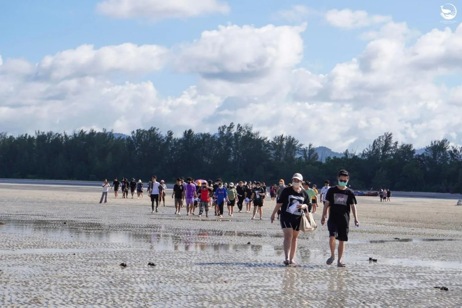 People in Thapwarin Resort - Green Hotel