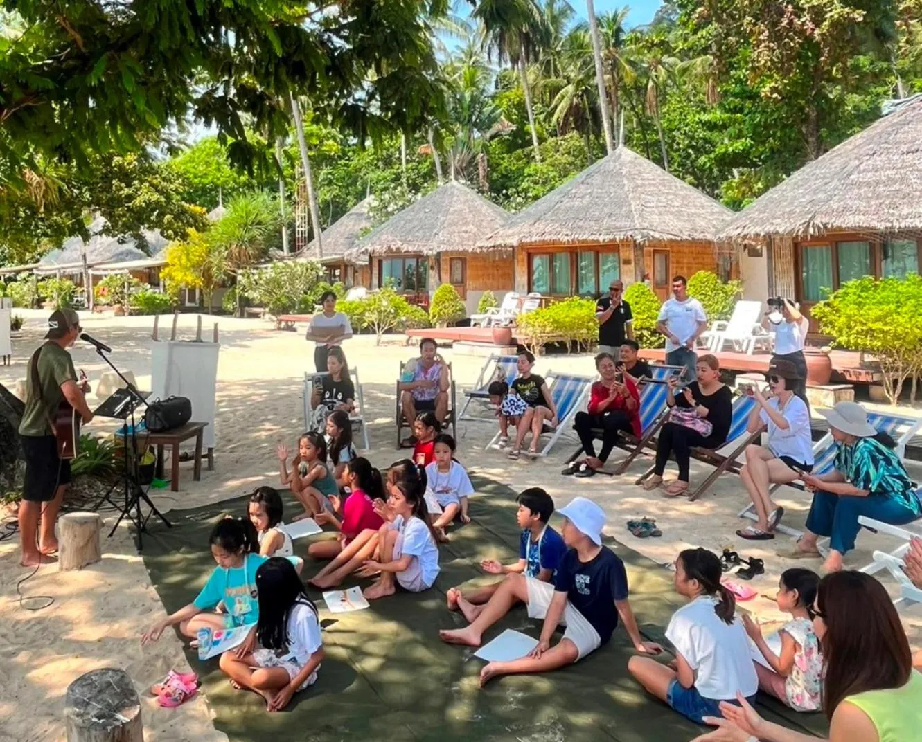 People in Thapwarin Resort - Green Hotel