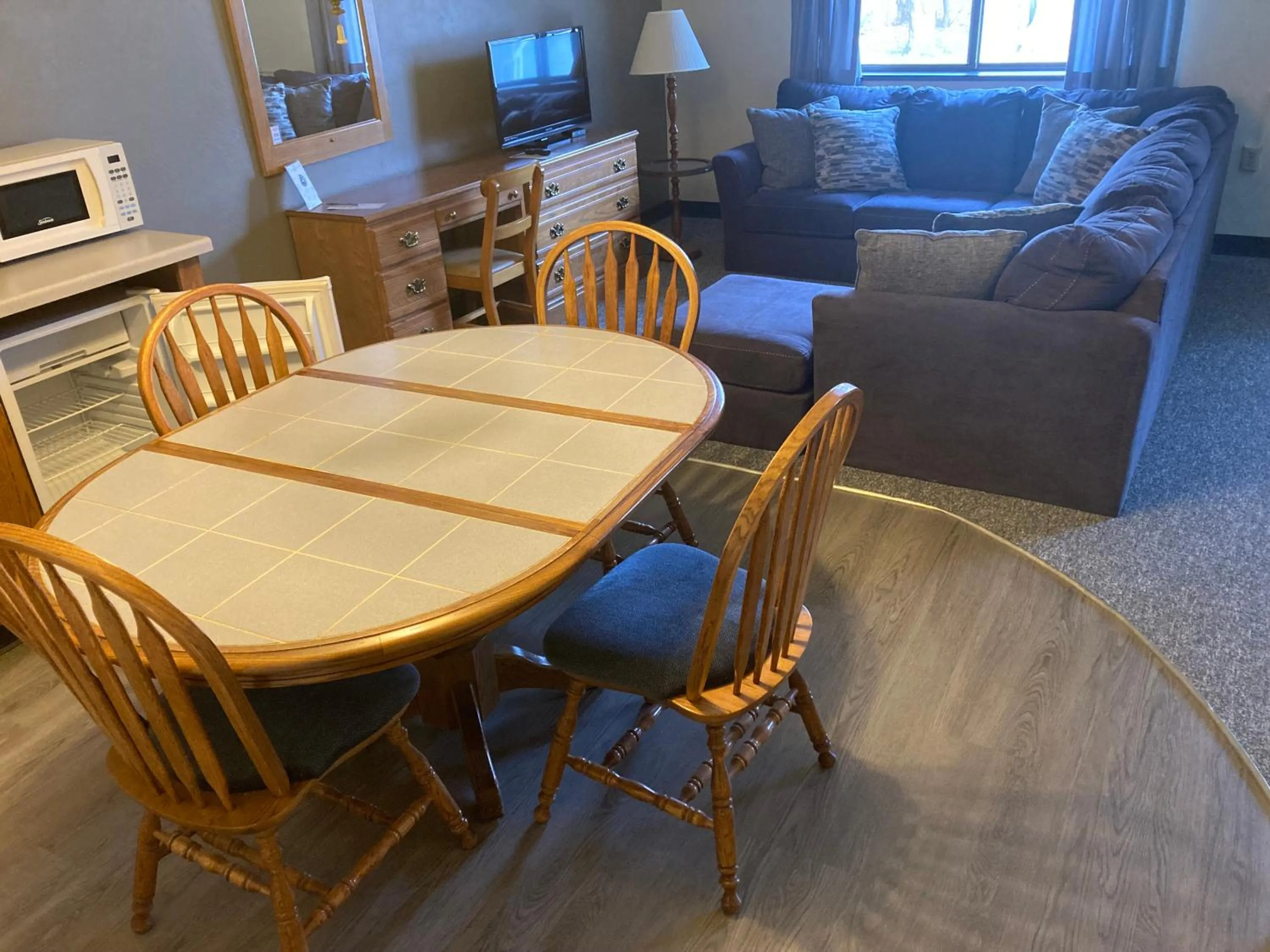 Living room in Landmark Motel