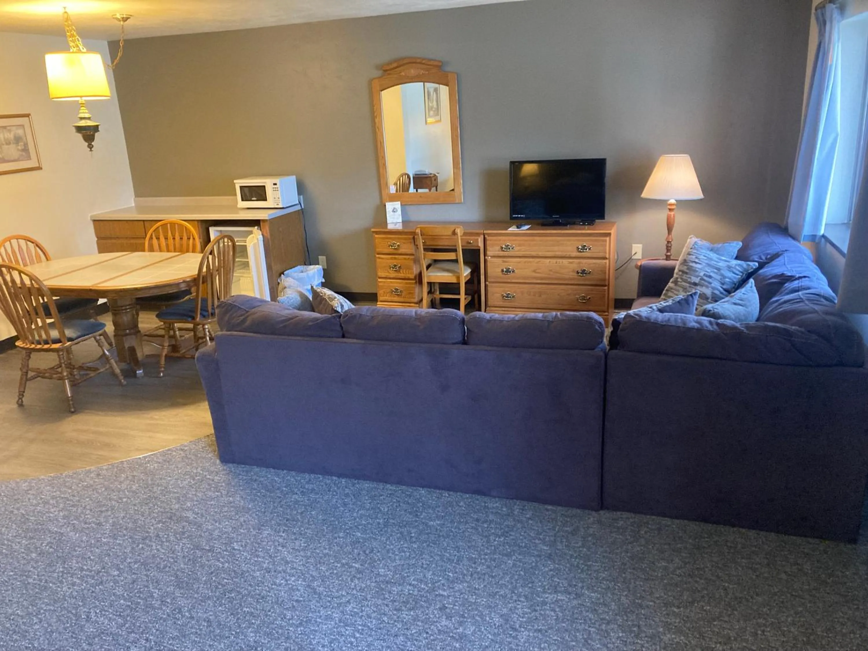 Living room in Landmark Motel