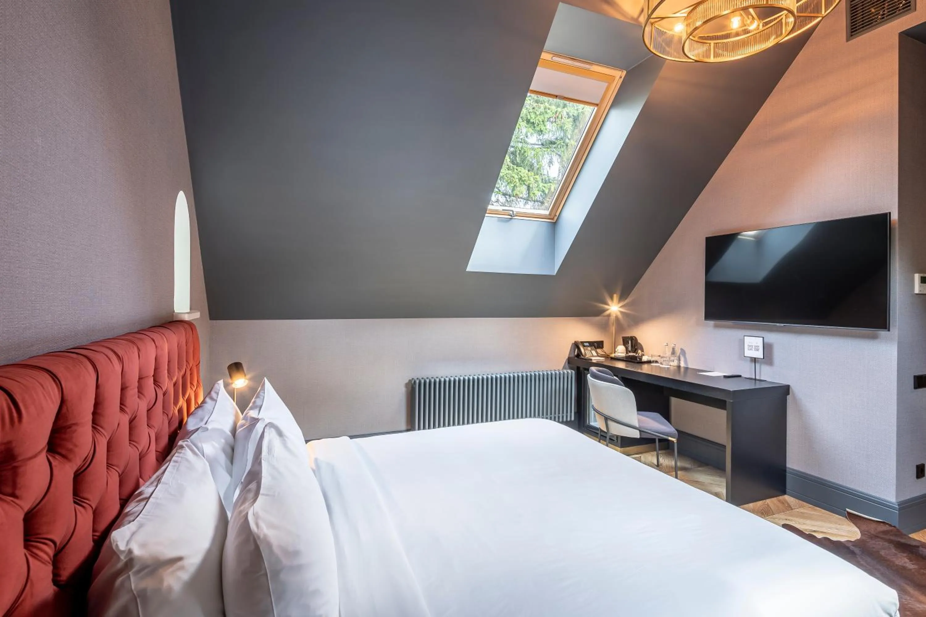 Bed in Lion's Castle Hotel