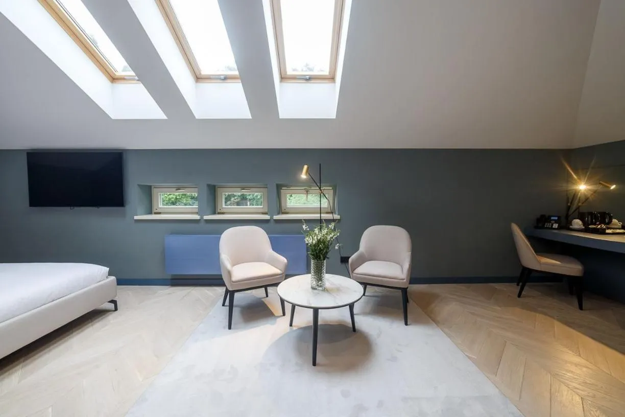 Bed in Lion's Castle Hotel