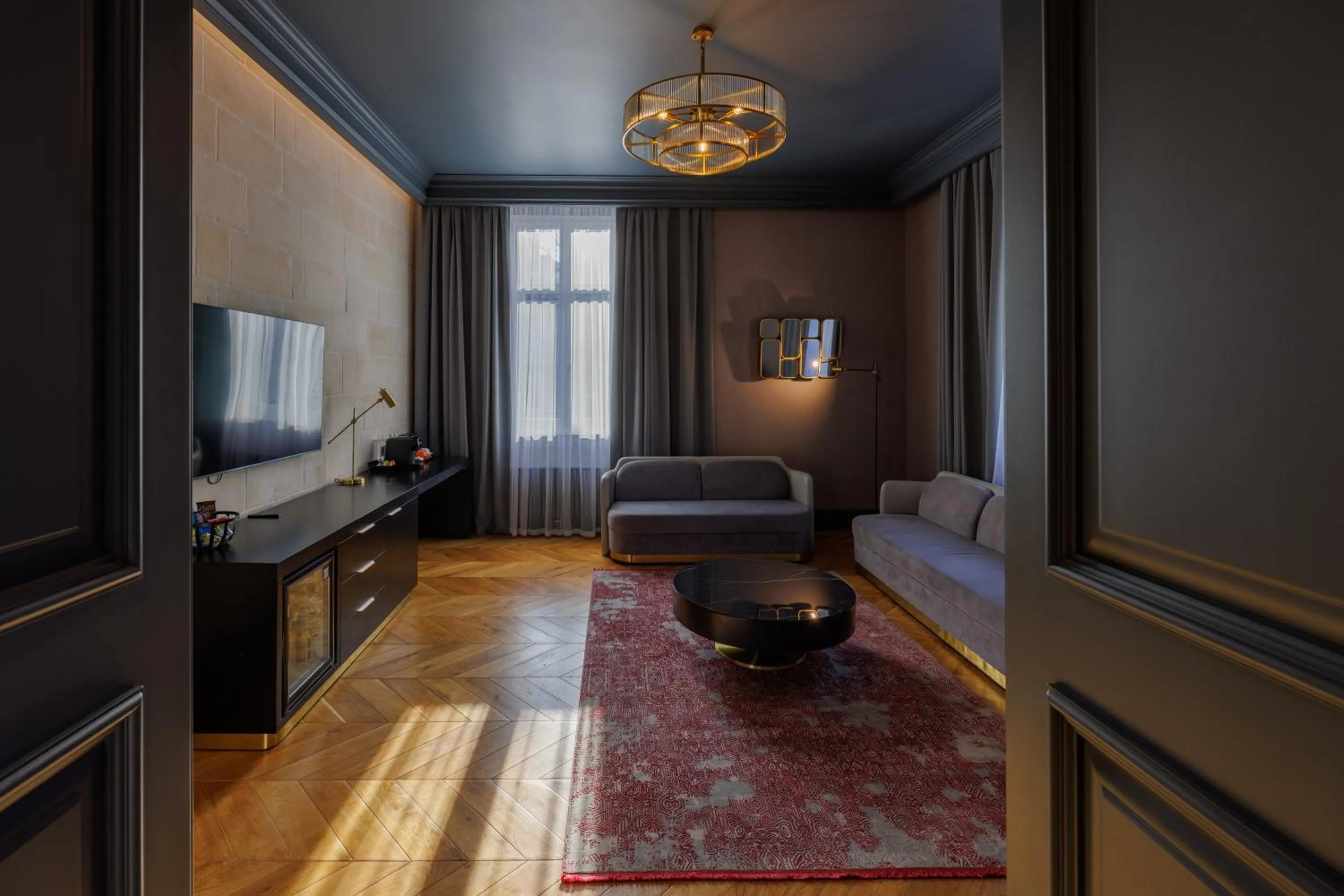 Living room in Lion's Castle Hotel