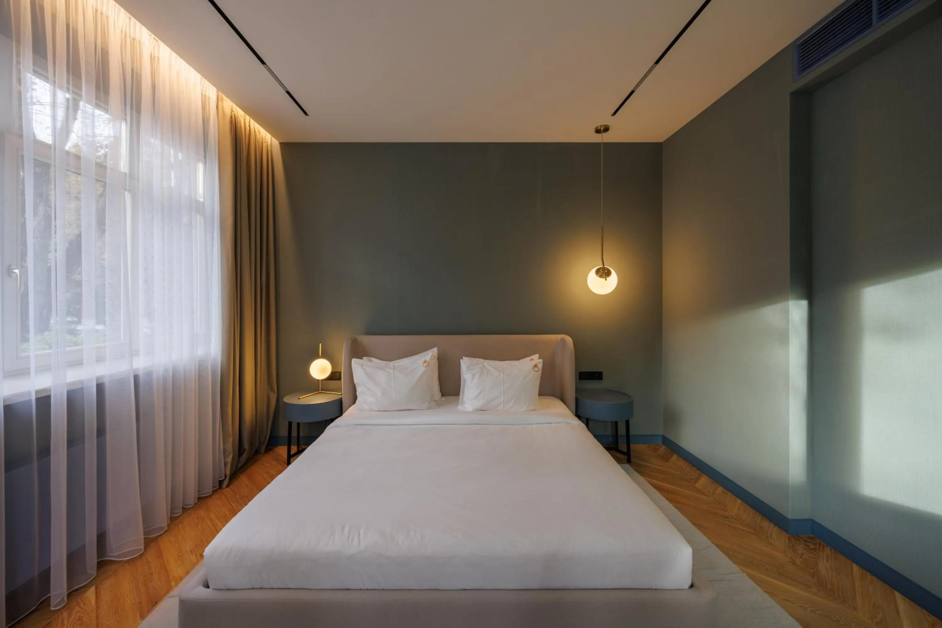 Photo of the whole room, Bed in Lion's Castle Hotel