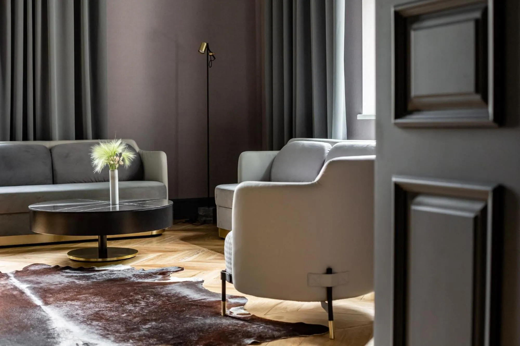 Living room in Lion's Castle Hotel