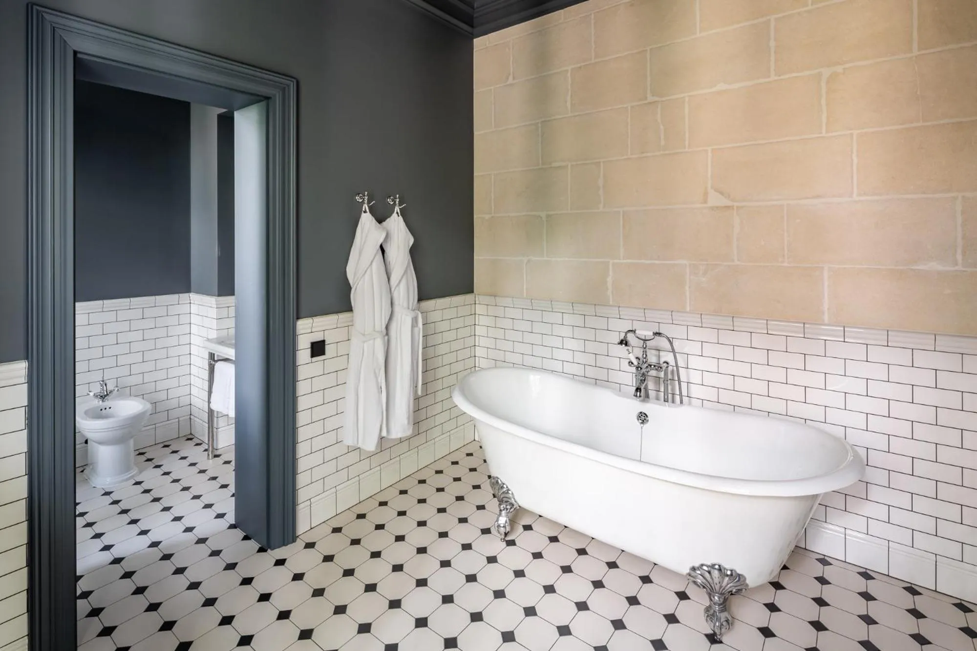 Bathroom in Lion's Castle Hotel