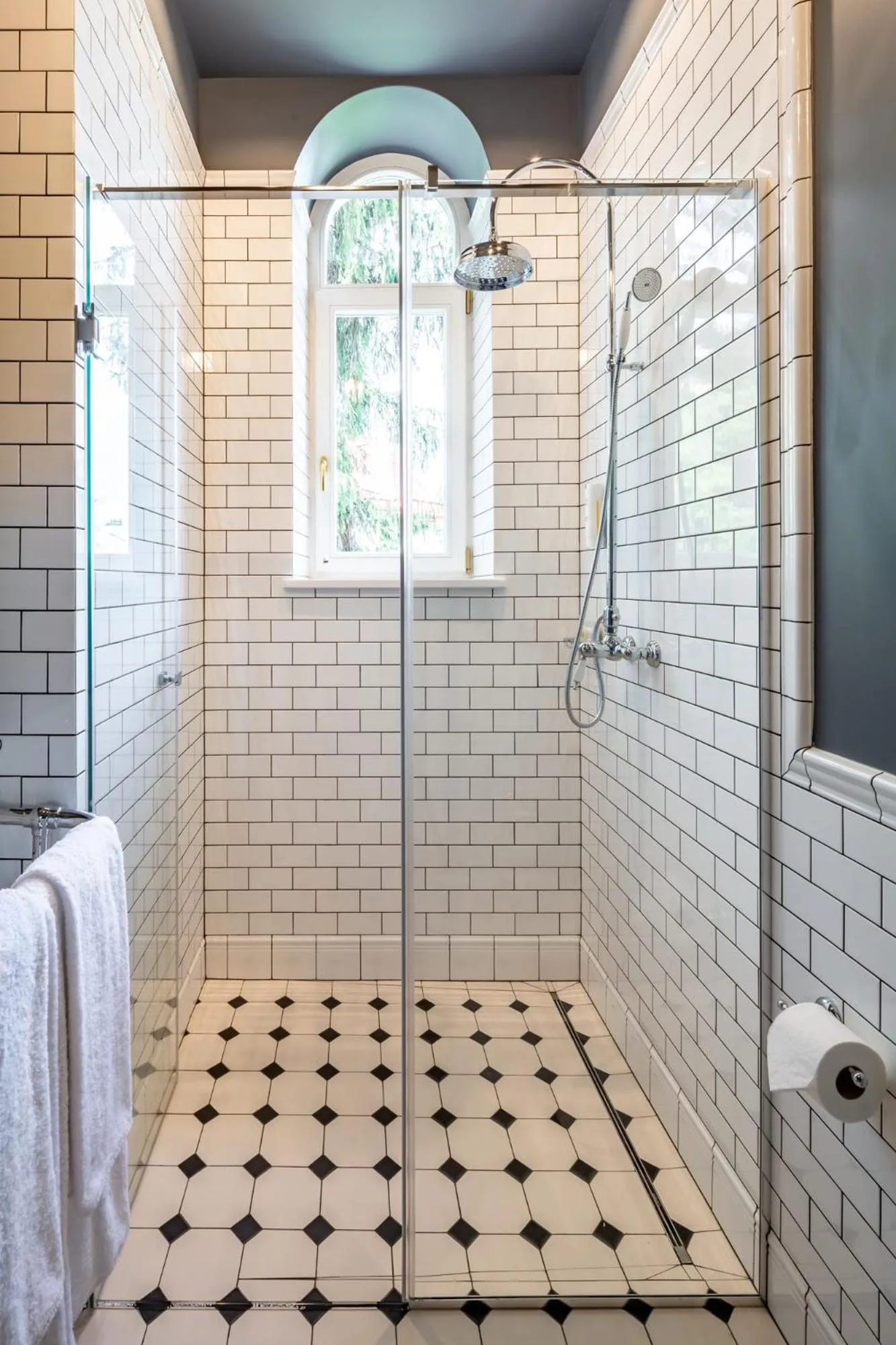 Bathroom in Lion's Castle Hotel