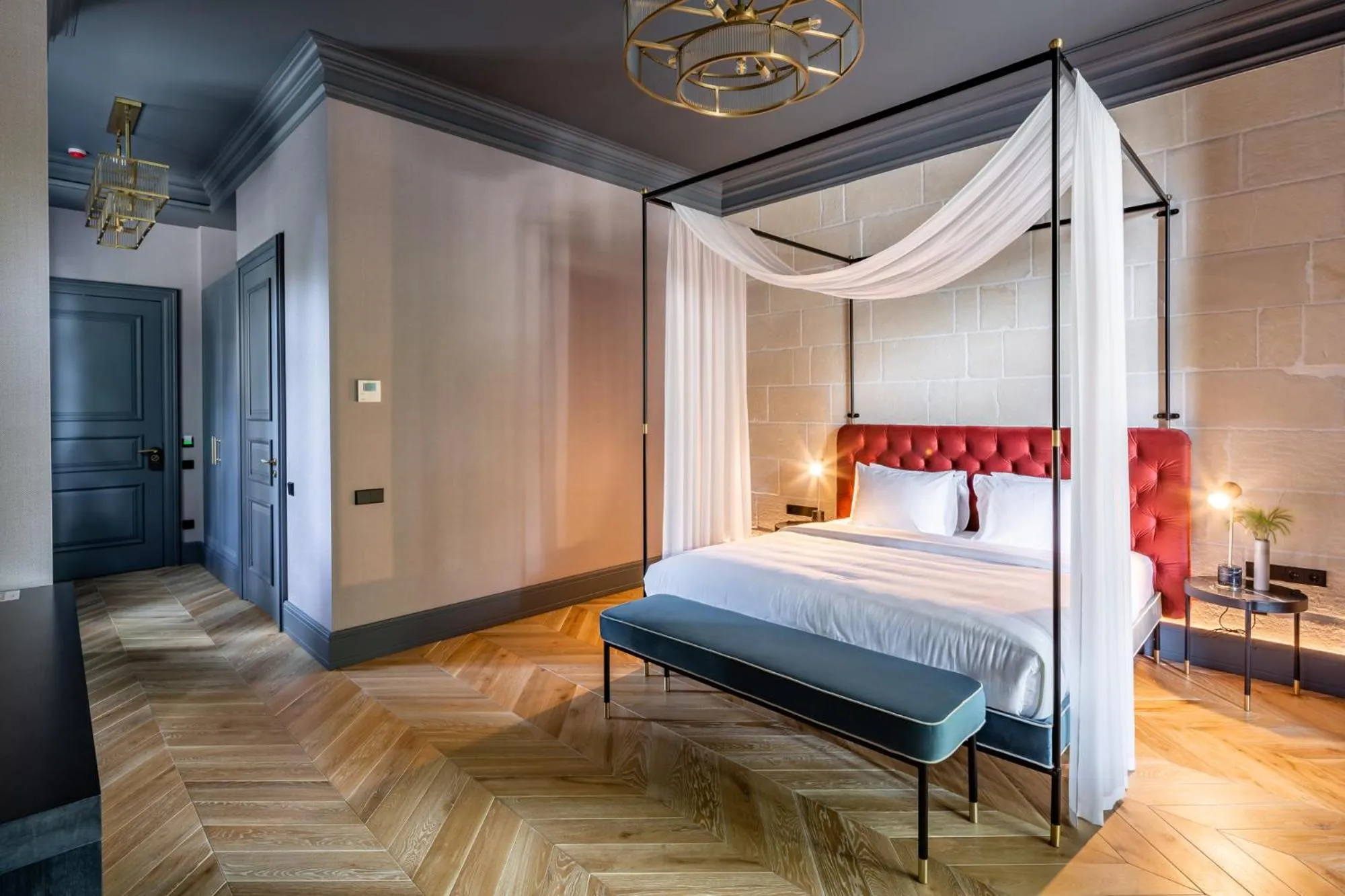 Bed in Lion's Castle Hotel