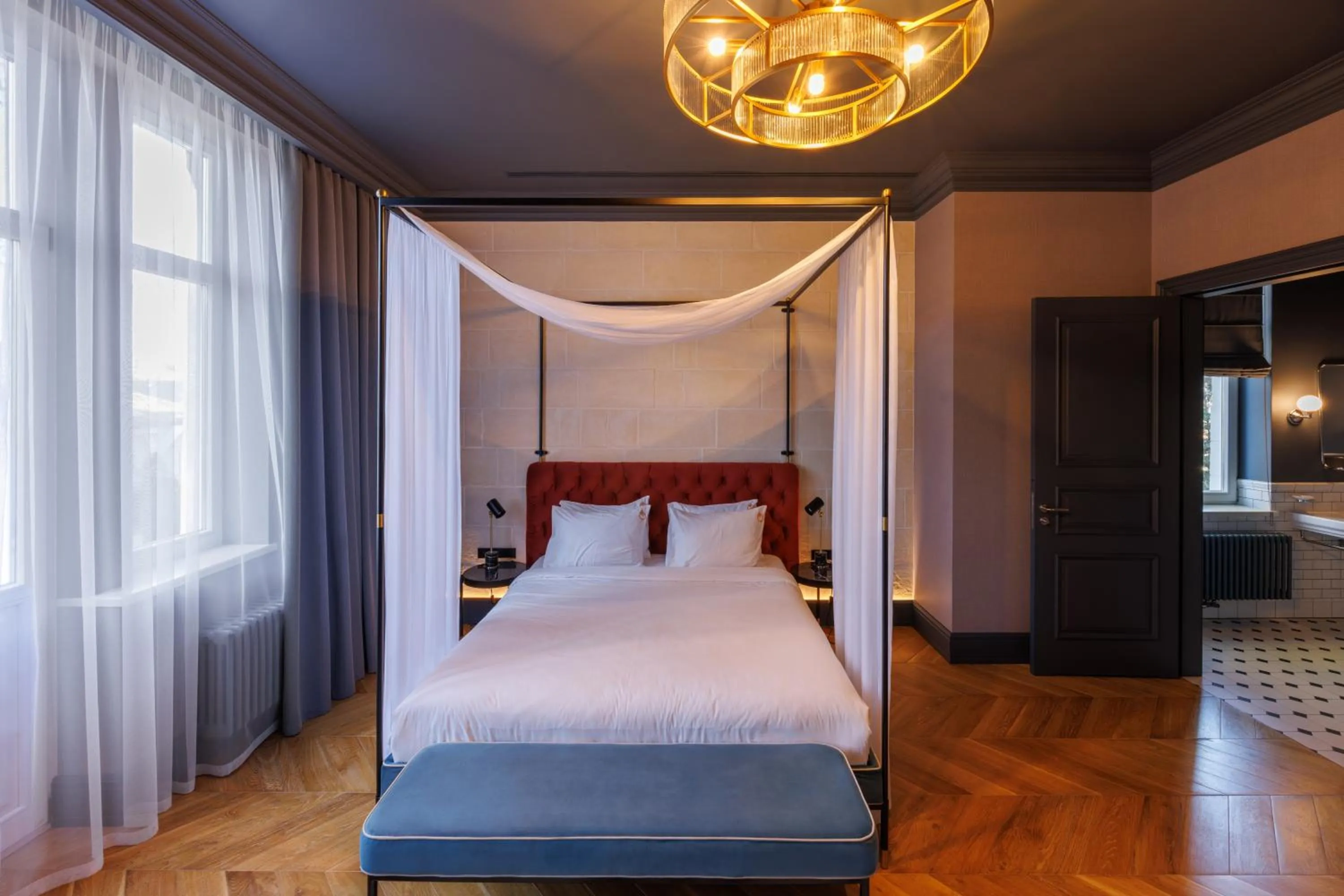 Bedroom, Bed in Lion's Castle Hotel