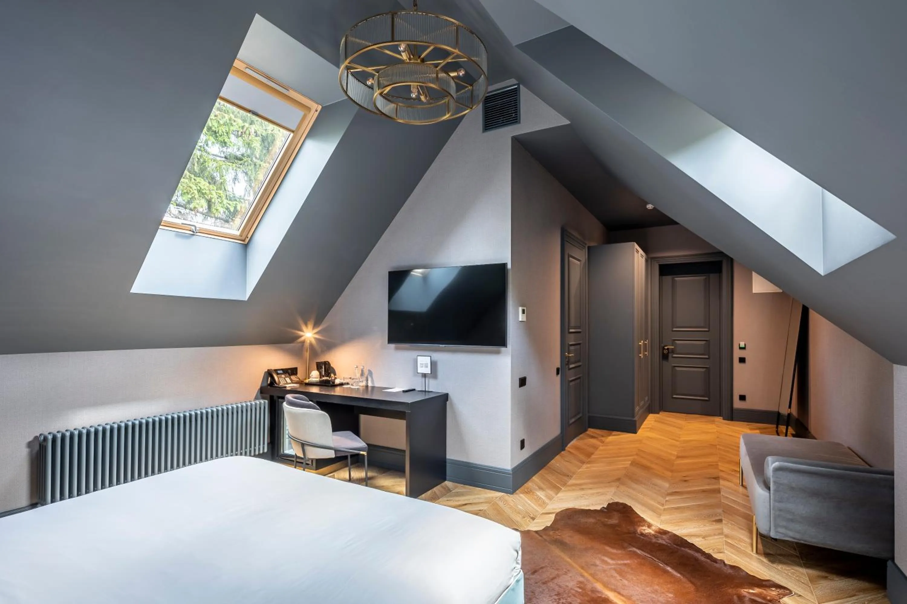 Photo of the whole room, Bed in Lion's Castle Hotel