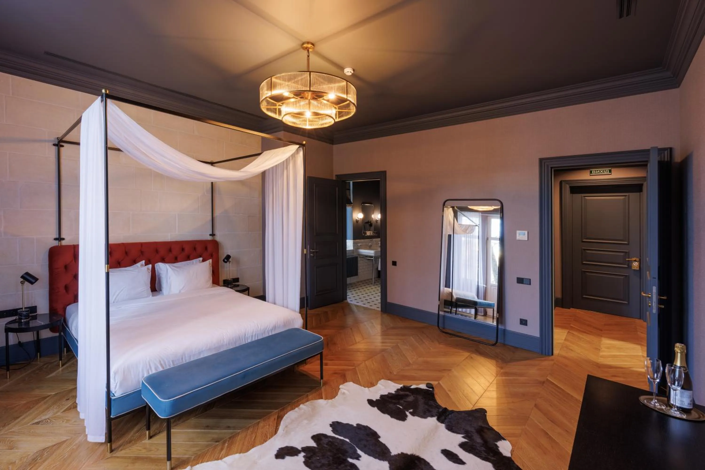 Bed in Lion's Castle Hotel