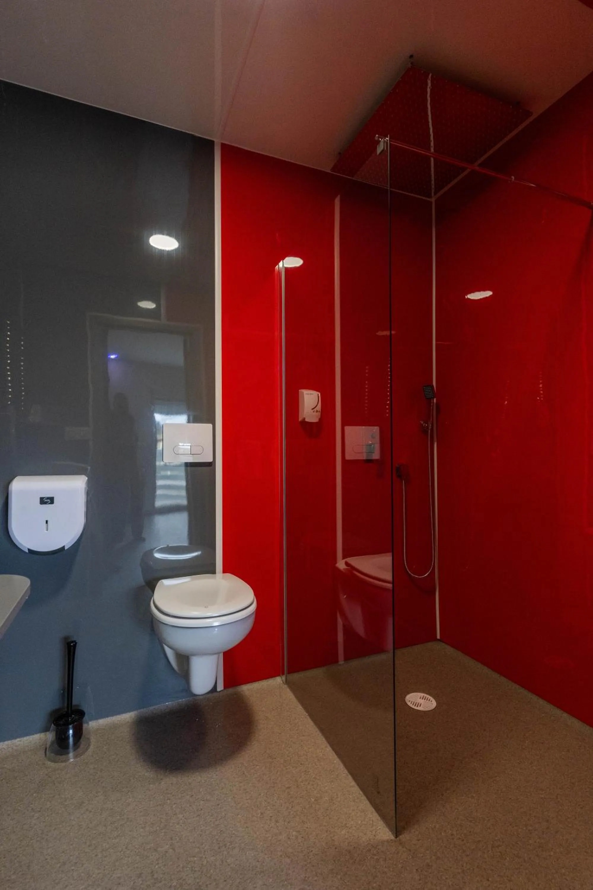 Bathroom in Hôtel La Rocade