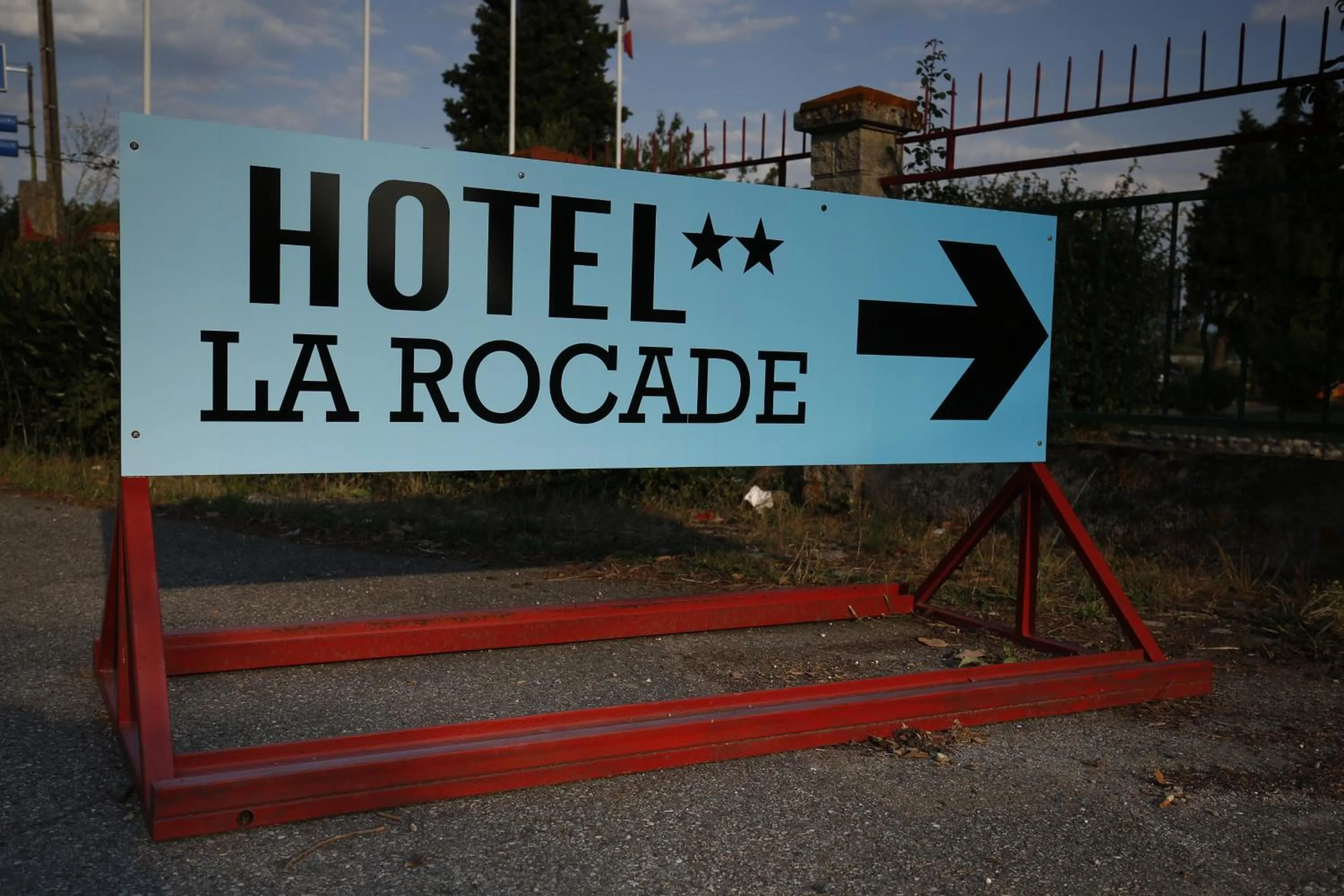 Property logo or sign in Hôtel La Rocade