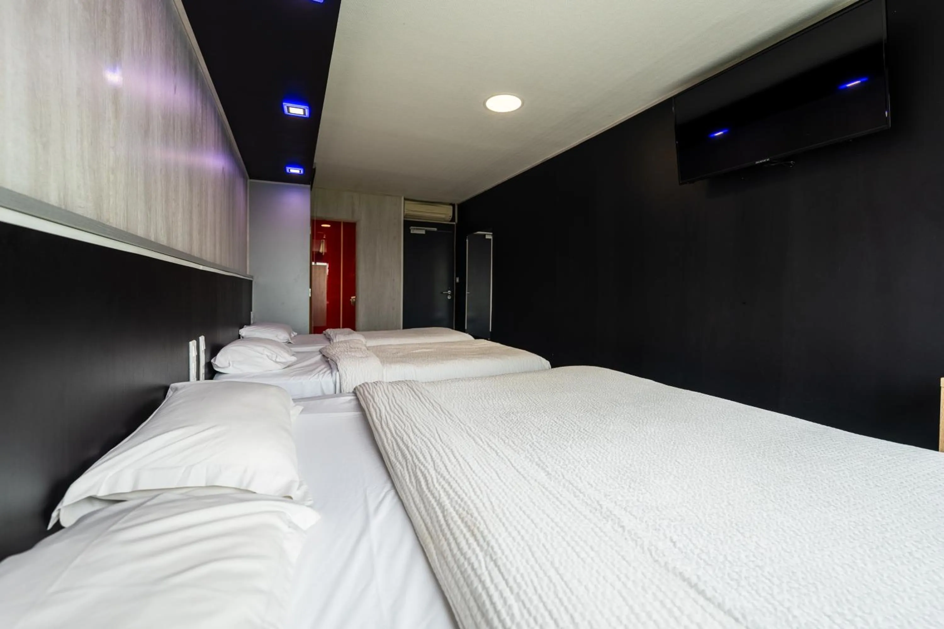 Bed in Hôtel La Rocade